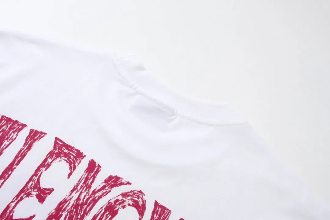 🅿️180 Detail Picture [Top version. Official website quality] BALENCI*GA/Paris. Hawaiian sunset coconut palm tower LOGO pattern short-sleeved T-shirt, brick cabinet synchronization. The fabric is made of Paris ZP custom-woven and dyed cotton sweatshirt. The weight is 260 grams, the cloth surface is clean. The cloth pattern is clear, soft and comfortable. The threads are dyed with no color difference. The classic pattern printing uses imported machine direct printing. The effect is three-dimensional and restores the brick cabinet. Different market currencies, welcome to compare. The version adopts OS loose shoulder design. Same style for men and women. Code: BL223218 Color: black. White. Size: XS to L