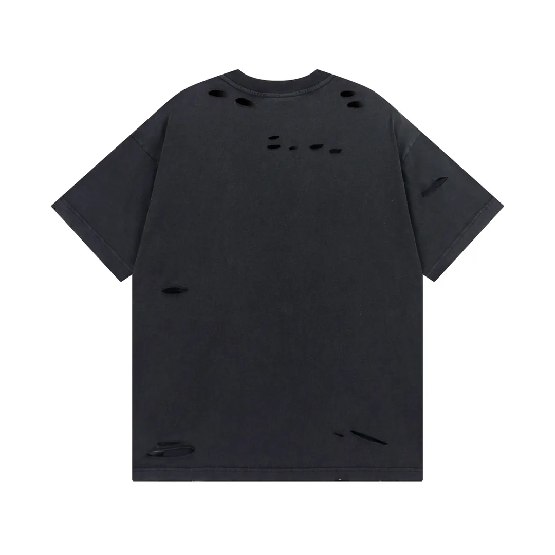 🅿️180 Detailed Pictures [Top version. Official website quality] BALENCI*GA/Paris. Classic letter LOGO printed ready-made garments, washed, distressed, hole-cut, short-sleeved T-shirts. Brick cabinet synchronization. The fabric is made of Paris ZP custom-woven and dyed 100% cotton double yarn compact cotton. The weight is 260 grams, the cloth surface is clean. The cloth pattern is clear, soft and comfortable. The threads are dyed with no color difference. The classic pattern is printed with environmentally friendly imported materials, straight cracks and cracked glue. Precision printing screen, the letters are clear and the effect is three-dimensional. Restored brick cabinet. Ready-made garments are washed and aged, hand-cut and polished by multiple workers, produced with over-heavy craftsmanship, different market currency, welcome to compare, the version adopts OS loose shoulder version. Same style for men and women Coding: BL223070 Color: Washed black Size: XS S M L