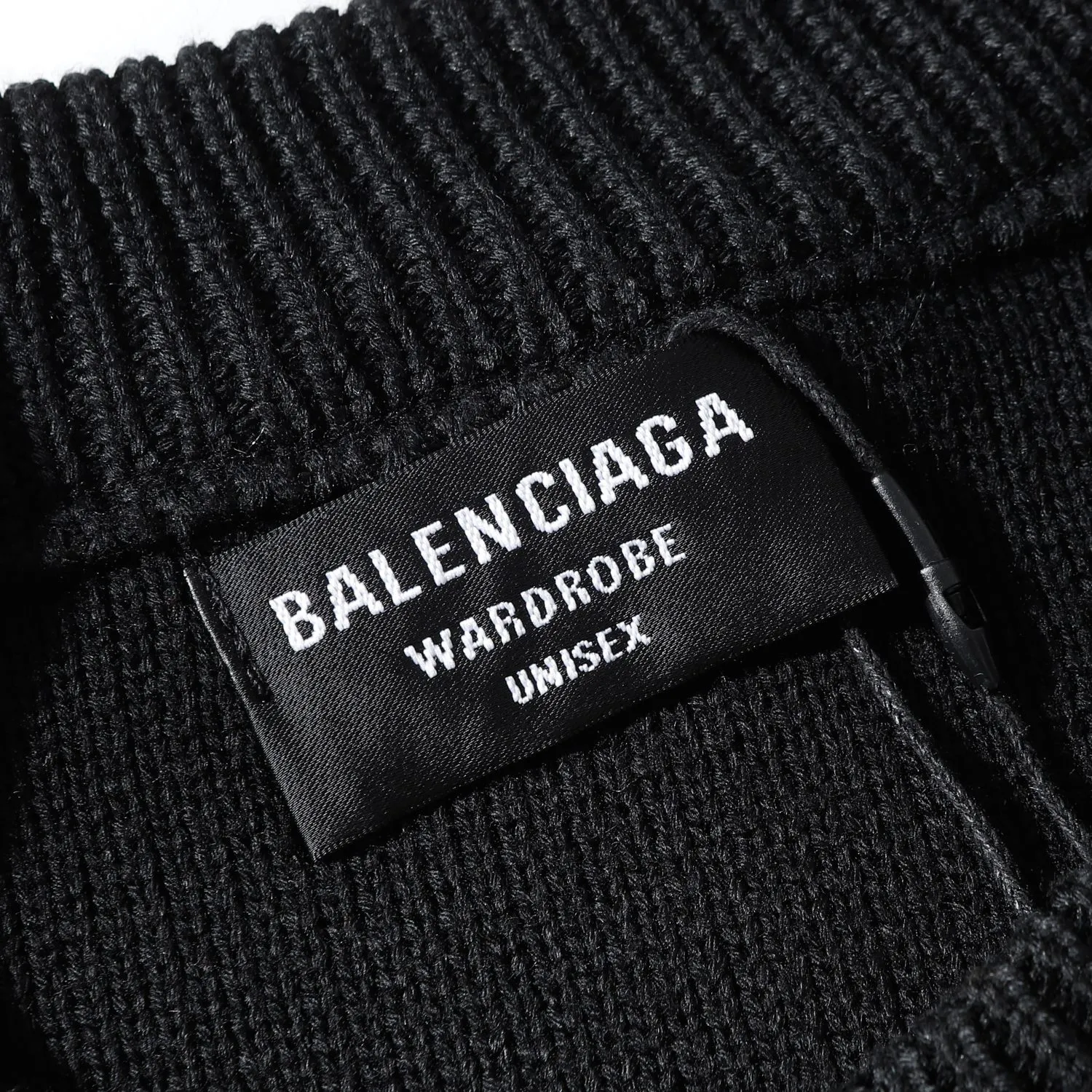 🅿️260 High quality 8825 Balenciaga. Simple and lazy silhouette sweater with a relaxed atmosphere in autumn and winter. Made of pure wool. Warmth and texture coexist. It is easy to wear and look good. The thickness and weight are both online. The pattern and weave are consistent. Comparable to the os version -xs-l - black