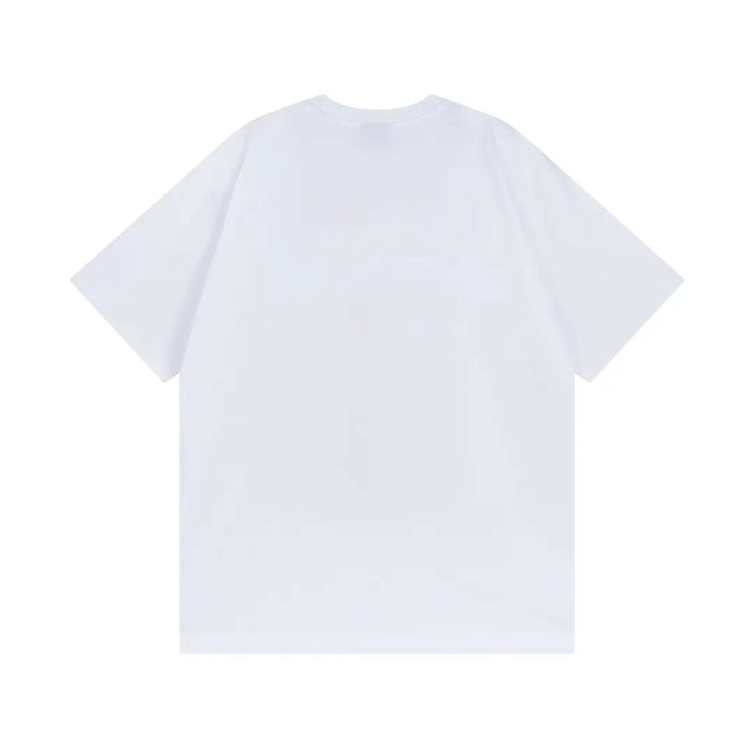 🅿️180 real photos [Top version. Official website quality] BALENCI*GA/Paris. 24SS latest color printing direct-injection short-sleeved T-shirt, all pattern details and colors are customized on the Y board, and the brick cabinets are synchronized. Genuine products are developed at the first time, please pay attention‼ ️ZP is dark purple, not black, please print and compare! The fabric is made of Paris ZP custom-woven and dyed cotton double yarn. Weighing 260 grams, the cloth surface is clean. The cloth pattern is clear, soft and comfortable. The threads are dyed with no color difference. The printing uses environmentally friendly imported materials for direct printing, and the color and gloss are consistent with the original product. The version adopts OS loose shoulder design. Same style for men and women. Code: BL223378 Color: dark purple. White Size: XS S M L