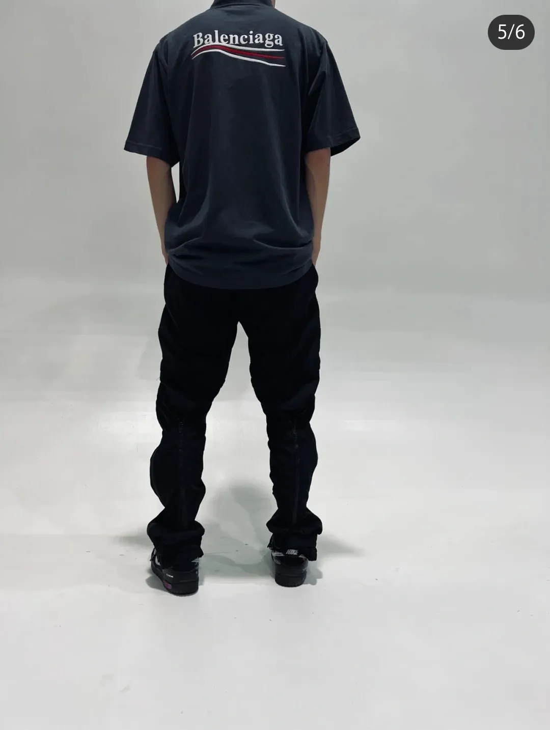 ♻️💯Upper body reference model picture❤️The top tested version of Balenciaga BALENCIAGA Cola Mailang embroidered printed short-sleeved T-shirts of the same style for male and female couples stars. Three colors are available, ensuring the same fabric as the original version, no color difference! Customized dyeing in a package! INS, Xiaohongshu’s popular style, classics that never fade away! The king of orders in Spain, the fried chicken is highly recommended! 32S 280g pure cotton double yarn fabric, comfortable and wide! Full of drape! The printing uses Tajima embroidery machine imported from Japan, which is known as the fighter among embroidery machines. The embroidery is meticulous, with no threads or skipped threads, the printing and embroidery are full and fine, and the letter spacing is consistent with ZP! Wearing it gives you full confidence and peace of mind! The labels and washes are all correct! On behalf of G at the same level! Consistent packaging at the counter!  Size: XS-L Color: Beige, taro purple, active gray, light hemp gray, black P:260