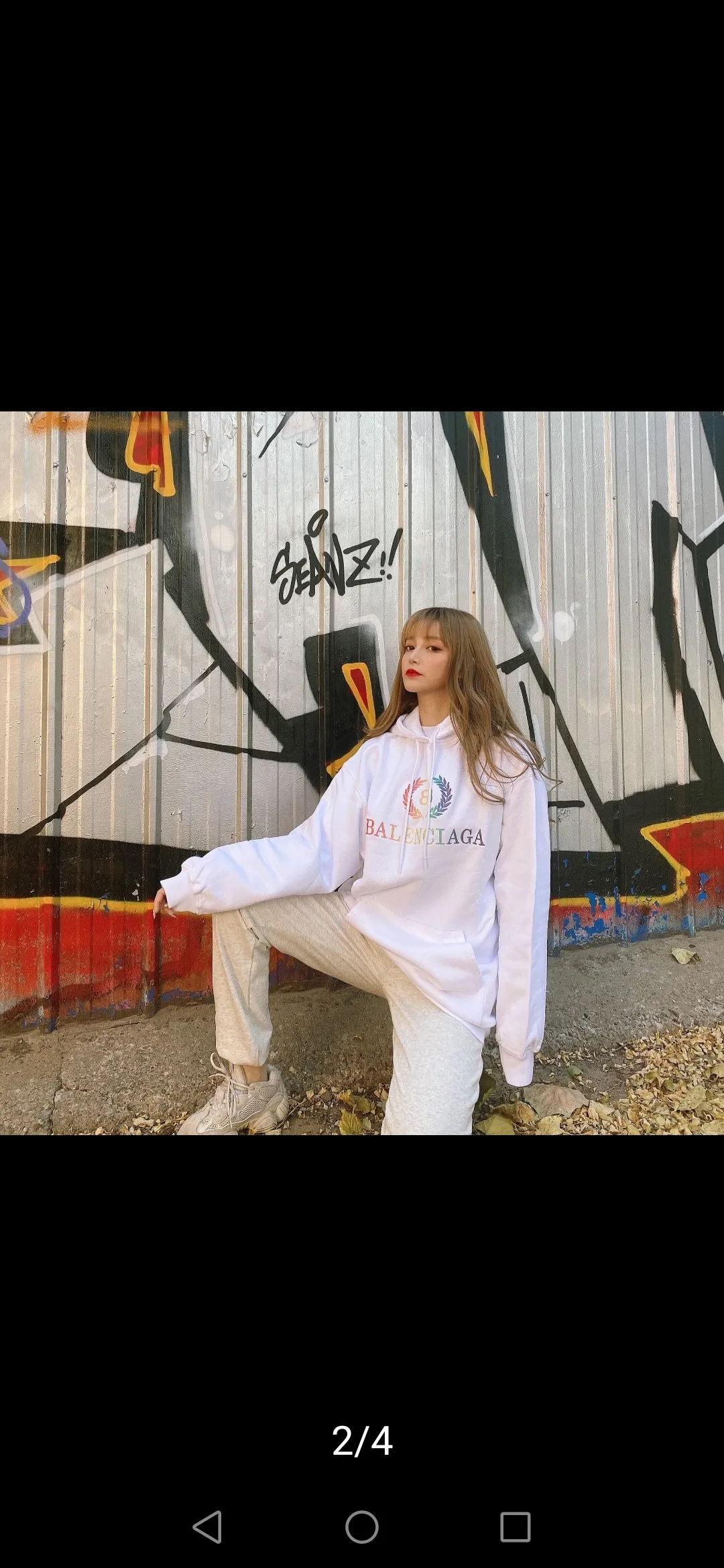 ♻️💯Reference model picture for the upper body❤️Examined Balenciag rainbow🌈 embroidered gradient wheat sweatshirt. The surface is first covered with water-soluble cloth. White cotton yarn is used as the embroidery base, and then digitally printed on the embroidery. The high-density 10,000-needle embroidery blends with the brightness and saturation of the color of the letters. After the washing process, the water-soluble cloth is washed and the rainbow effect is finally presented. The process is very complicated and the scrap rate is as high as 30%. Thread fabric Out of the same vat, there is 0 color difference. It uses 420g clean cloth. The wet weight can reach 480 and is full of thickness. Accessories: butter paper with logo, main wheat, washing water, hangtag. Size: XS-L. Color: black. P:430.