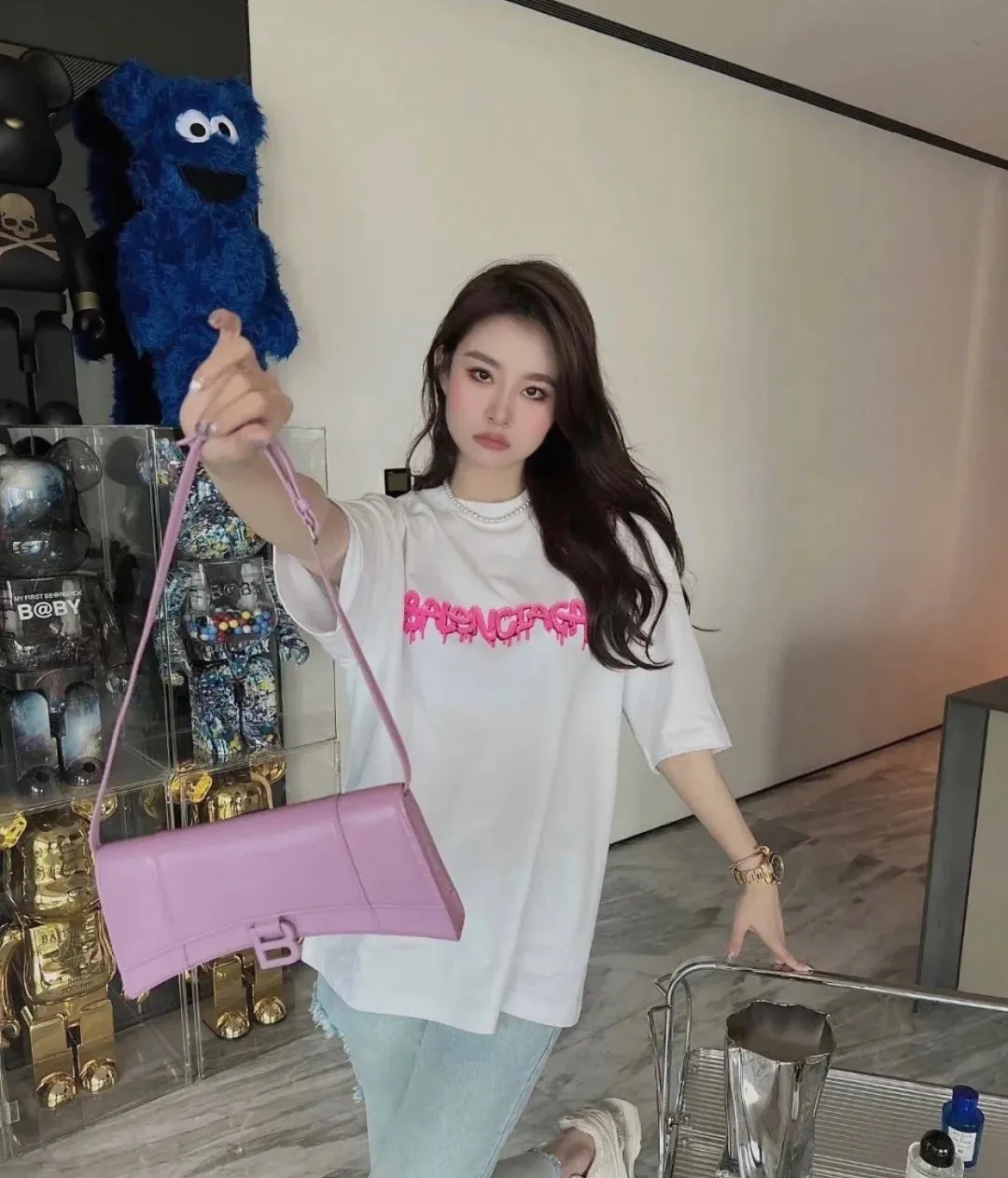 ♻️💯Upper body reference model picture❤️The top tested version BALENCIAGA Balenciaga pink jelly glue dissolved pure cotton loose breathable trendy brand male and female couples same style short sleeves The design elements are still as simple as ever, the letters on the chest are integrated with the jelly melted design, giving an immediate sense of high-end. 100% double-yarn long-staple cotton fabric, pre-shrunk and washed, multi-dimensional handle. The printing is dot printing, cross-letter mold, inkjet-style heat transfer. The gel letters are first made and then fixed on the fabric through high-temperature pressing. The elements are simple and versatile. They look great in any combination. Color: black and white Size: XS-L P:250