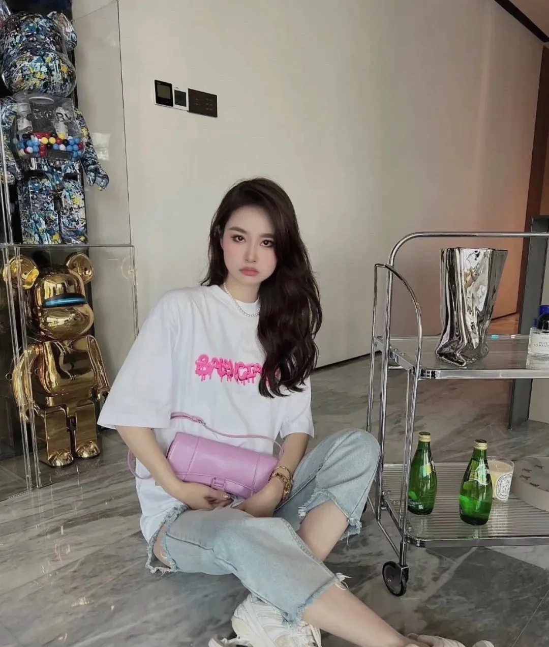 ♻️💯Upper body reference model picture❤️The top tested version BALENCIAGA Balenciaga pink jelly glue dissolved pure cotton loose breathable trendy brand male and female couples same style short sleeves The design elements are still as simple as ever, the letters on the chest are integrated with the jelly melted design, giving an immediate sense of high-end. 100% double-yarn long-staple cotton fabric, pre-shrunk and washed, multi-dimensional handle. The printing is dot printing, cross-letter mold, inkjet-style heat transfer. The gel letters are first made and then fixed on the fabric through high-temperature pressing. The elements are simple and versatile. They look great in any combination. Color: black and white Size: XS-L P:250