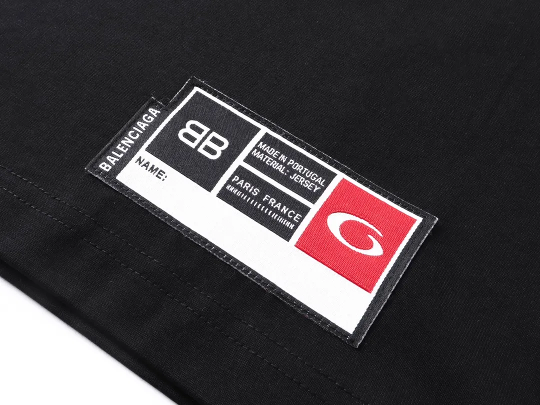 🅿️240 real photos [Top version. Official website quality] BALENCI*GA/Paris.SS25 latest basketball uniform embroidered printed long-sleeved T-shirt. The front embroidery is embroidered and printed using a Tajima computer embroidery machine, the lower left corner is stamped, and the back piece is printed. Brick cabinets are synchronized. Genuine products are developed at the first time. The fabric is made of Paris ZP custom-woven and dyed cotton double yarn. Weighing 260 grams, the cloth surface is clean. The cloth pattern is clear, soft and comfortable. The threads are dyed with no color difference. The printing uses environmentally friendly imported materials, the letters are clear and the effect is three-dimensional. The version adopts OS loose shoulder design. Same style for men and women. Code: BL255069 Color: black, white, colorful blue, purple Size: XS S M L