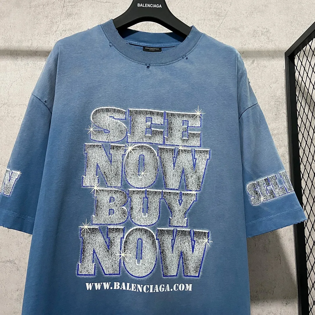 🅿️180 9126# Actual photo top version [[BALENCIA*GA] official website quality Paris new co-branded SEENOWBUYNOW diamond short-sleeved T-shirt OS version loose dropped shoulders Uniform style for men and women Fabric: 260g 100% cotton double yarn Process: front and rear left and right sleeve printing Garment washed, worn, distressed, fixed color Color: washed black, washed blue, white Size: XS S M L