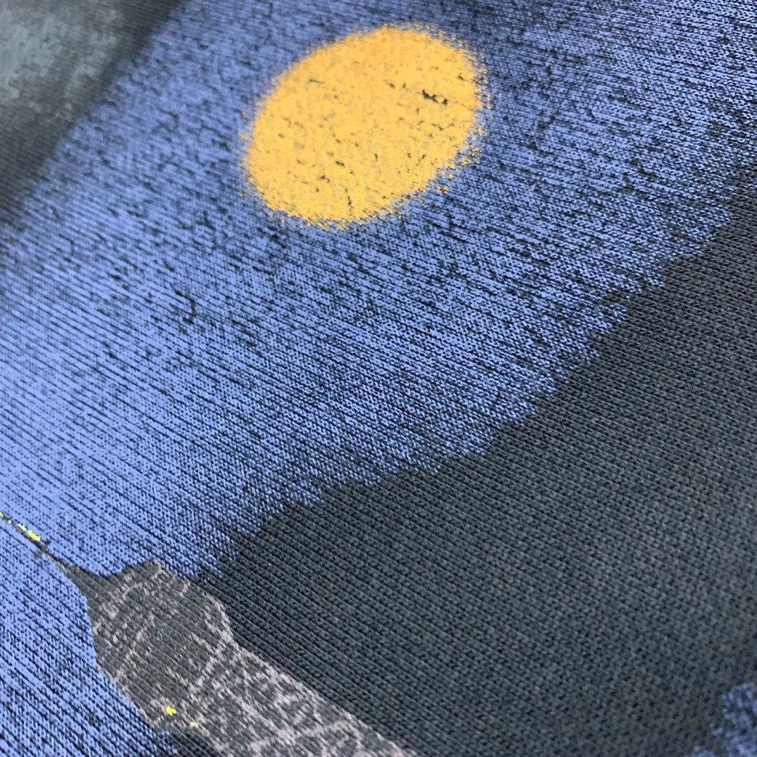 Details added————The top tested version BALENCIAGA Tower Paris Night Balenciaga distressed and dirty hole washed hooded sweatshirt YB1.3W purchase ➕ price 10K purchase original directional development! 460g double-ply double-yarn terry fabric, the garment weight is as high as 1.2kg! The back printing adopts Kornit digital direct printing process, and the shipment is extremely slow! Especially the Yunmu color on the tower is very delicate and grainy! The overall bursting letters are very evenly distressed and have a full sense of distress! The whole body was severely damaged, all randomly worn by hand! Very time consuming! The whole piece of clothing went through three washes. The fabric was first pre-shrunk, and then washed with distressing water to wash out the color on the printed surface to give it a distressed look. After washing with water for the second time, do the dirty coating. The staining is also a manual process, and each position of the coating must be brushed more than 3 times before! The key point is the coating on the back. It is a process that really makes people vomit blood. It has to be brushed back and forth, more than 20 times, to evenly apply the coating! It can be said that it will never be seen alive. After the coating is completed, the garments will be sprayed and then washed with wax! After washing with the wax, the fabric feels smooth and won't have that harsh, rough feel! This is also a key craft! If this step is missing, it won’t be visible on the screen, but it will be very uncomfortable and the skin texture will be very poor!  The workmanship is troublesome, and it normally takes 15 days for orders to be returned! Look at this construction period and this price, do you think it’s worth it?  Size: XS-L Color: Active Black P:470