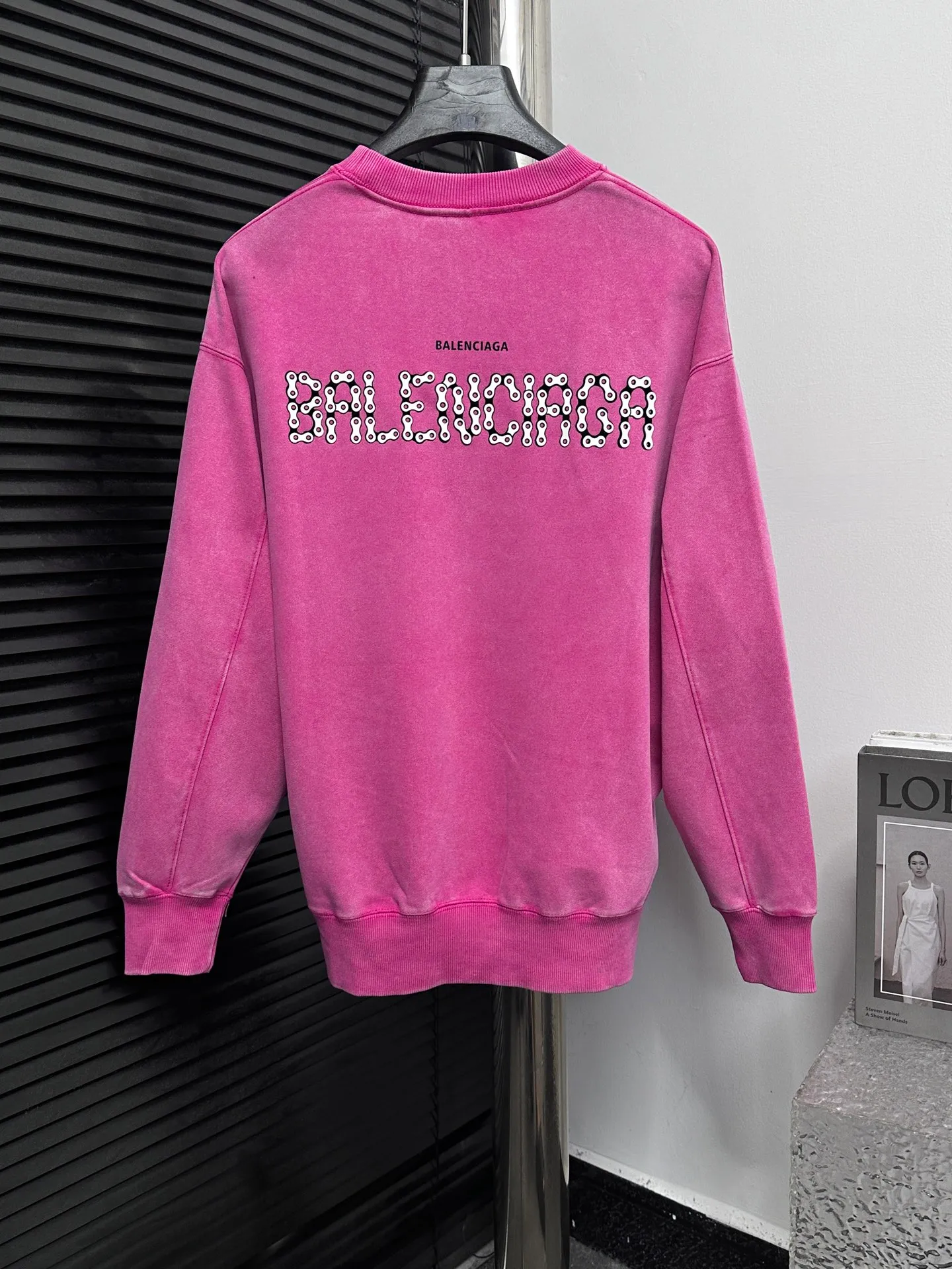 🅿️310 [BALENCIaGA] Paris washed round neck sweatshirt. The fabric is made of 400g Paris-specific double yarns* high weight double yarn ribs, washed and distressed. It has a better hand feel and texture. It is not easy to deform, not easy to shrink, not easy to fade, and maintains long-term beauty. The same style for men and women! ! Size: S-XL