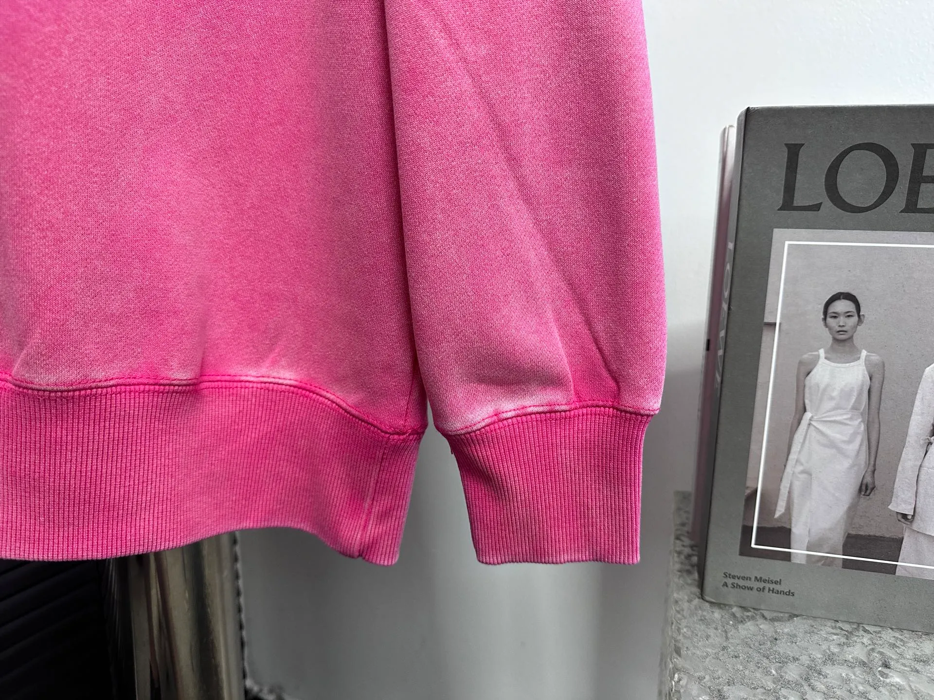 🅿️310 [BALENCIaGA] Paris washed round neck sweatshirt. The fabric is made of 400g Paris-specific double yarns* high weight double yarn ribs, washed and distressed. It has a better hand feel and texture. It is not easy to deform, not easy to shrink, not easy to fade, and maintains long-term beauty. The same style for men and women! ! Size: S-XL