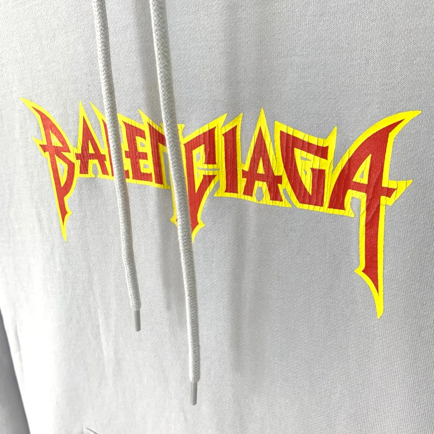 Spring and Autumn top version BALENCIAGA Balenciaga lightning flame burst pattern graffiti Xiao Yang's same model for men and women couple star's same model pure cotton hoodie sweatshirt front panel printing glue burst effect using imported transparent slurry to scrape the bottom to make the print crack feel uniform. You don’t have to worry about it falling off, as long as it’s not violently machine washed (it’s no problem at all to wash and dry it). The hem is artificially embellished with hand-painted prints, creating a French messy graffiti style! All holes on the body are manually worn and positioned. The holes are even and won't affect the overall structure of the clothes, and they won't get bigger with washing! The fabric is made of 480g cotton terry fabric, brand new, washed, and labeled. zp consistent synchronization. Size: XS-L Color: Silver P:470