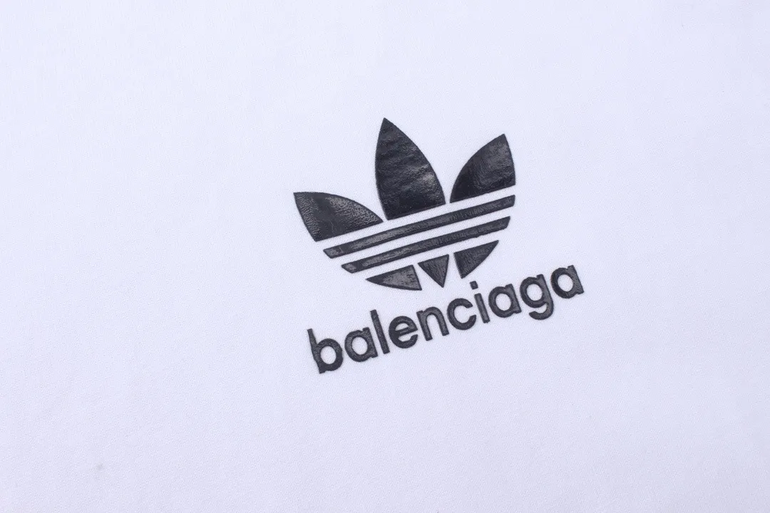 🅿️250 -BALENCI*GA Paris