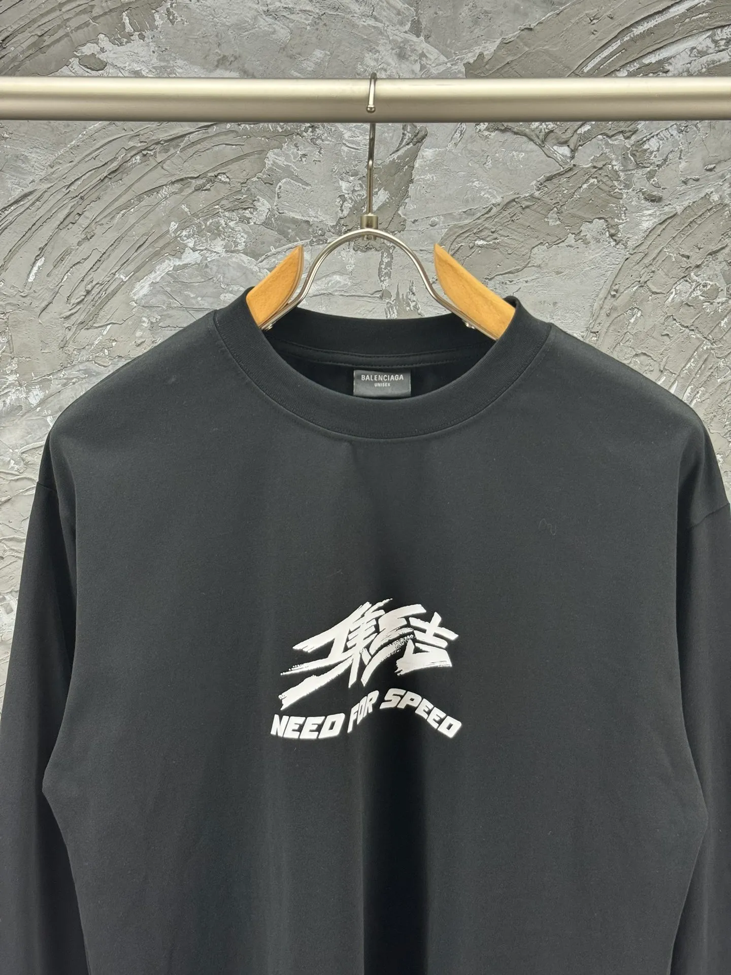 🅿️250 BALENCI*GA Paris ⅹ "Need for Speed: Gathering Joint Direct-Injection Printing Long-sleeved Fabric uses 280g Paris-specific double yarns with a high weight of 1:1 double yarn rib. The front and rear panels use imported Kornit machine direct-injection printing technology. Two high-temperature setting washes. os dropped shoulders, loose version, same style for men and women -Color: ivory white black -SIZE: XS S M L Style No. 8601#