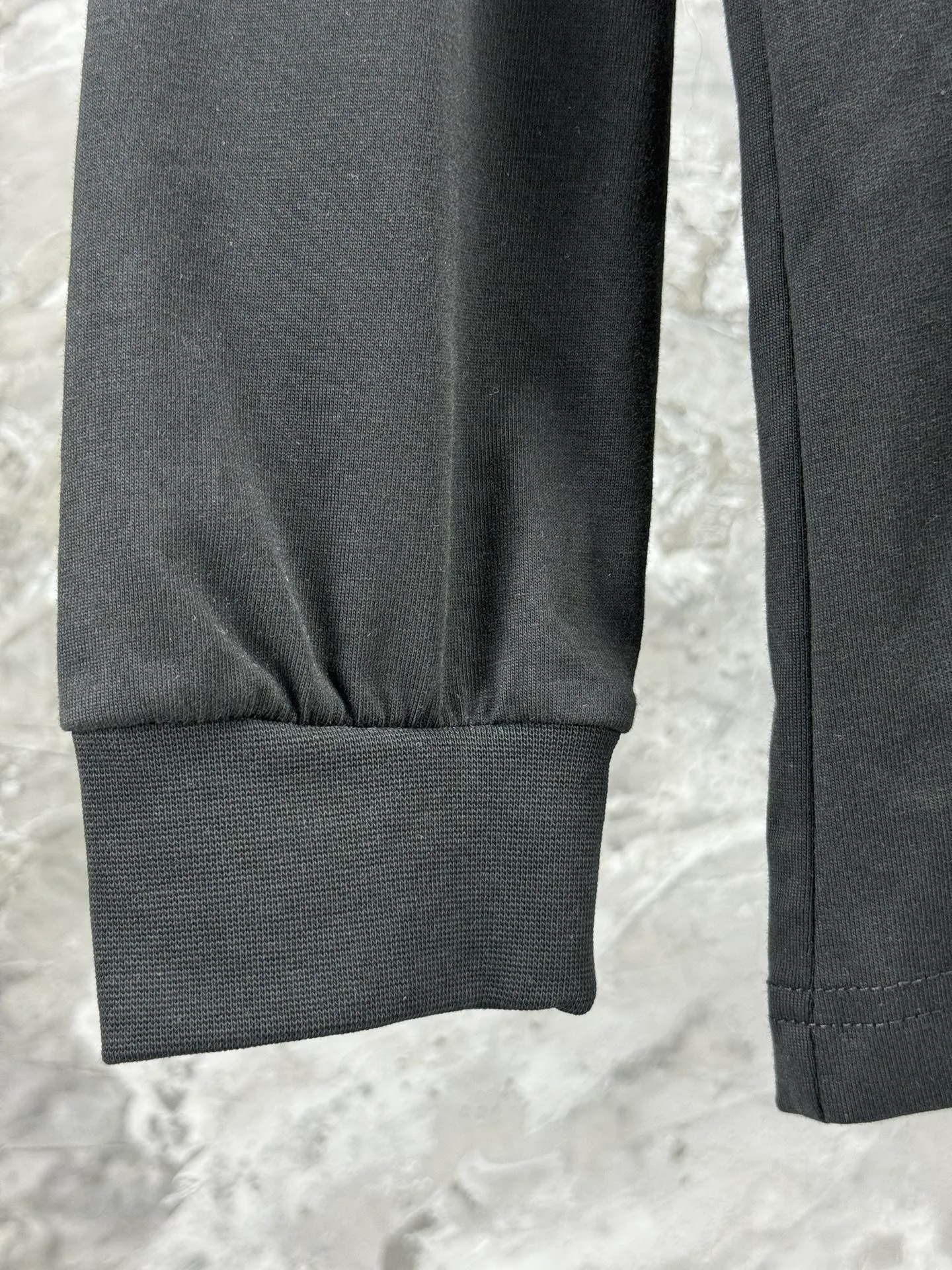 🅿️250 BALENCI*GA Paris ⅹ "Need for Speed: Gathering Joint Direct-Injection Printing Long-sleeved Fabric uses 280g Paris-specific double yarns with a high weight of 1:1 double yarn rib. The front and rear panels use imported Kornit machine direct-injection printing technology. Two high-temperature setting washes. os dropped shoulders, loose version, same style for men and women -Color: ivory white black -SIZE: XS S M L Style No. 8601#