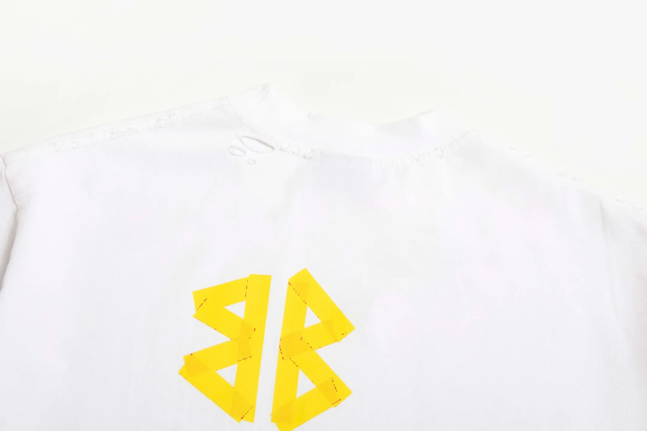 🅿️180 9110# Detailed picture Top version [[BALENCIA*GA] Official website quality Paris new yellow tape bandage digital direct spray short-sleeved T-shirt OS version Loose dropped shoulders Same style for men and women Fabric: 260 grams 100% cotton double yarn Process: Front and rear digital direct spray Garment wash Frayed Distressed Styling Solid color Color: gray blue white washed blue burgundy green black silver Rose Red Khaki Size: XS S M L