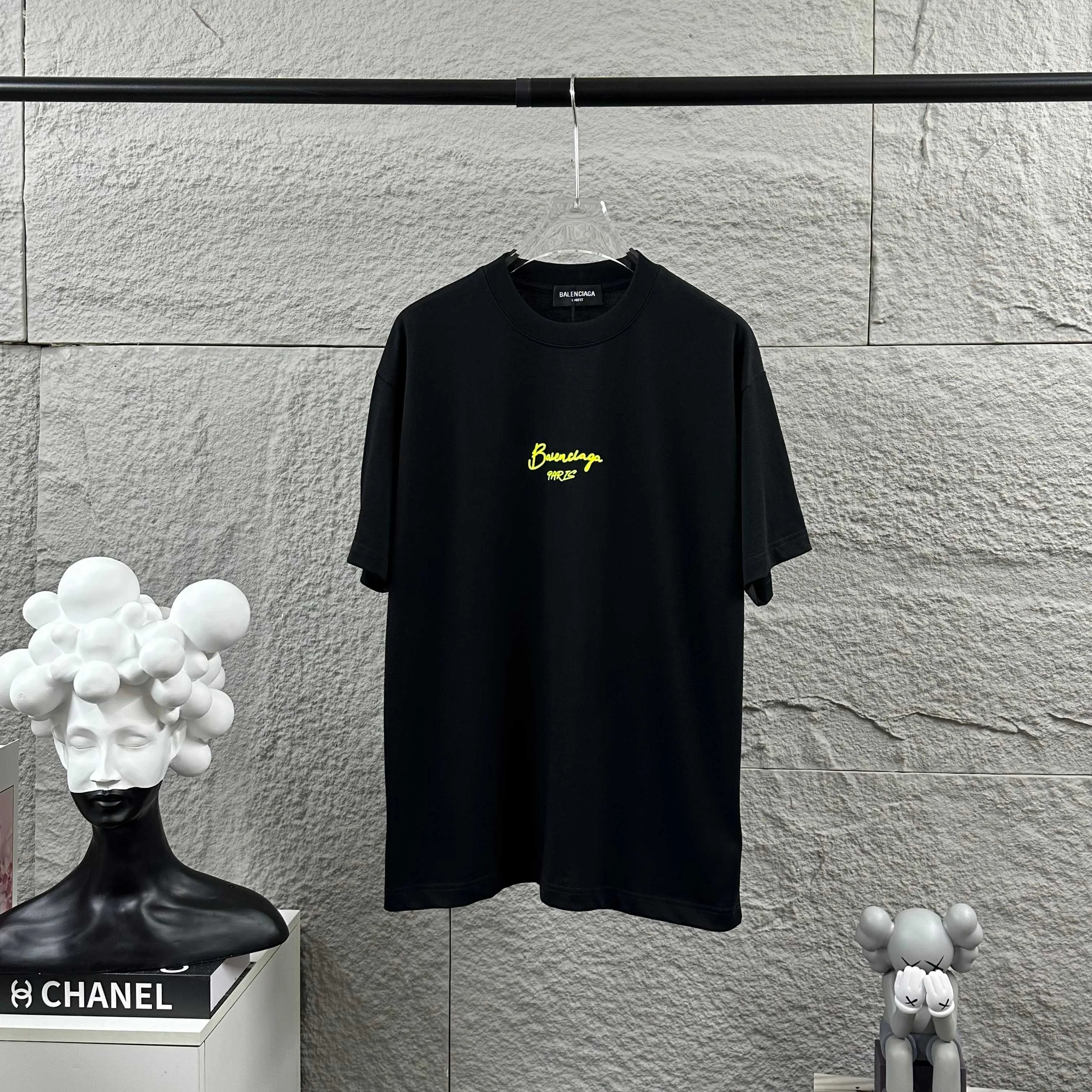 🅿️190 BALENCI*GA Paris 2025 spring and summer new short-sleeved T-shirt Classic letter three-dimensional foam + silicone technology Customized double yarn plain cotton fabric Short-sleeved T-shirt Unisex Color: Black White Size: S (90-130 catties) M (120-150 catties) L (140-165 catties) XL (160-180 catties) XXL (180-210 pounds)