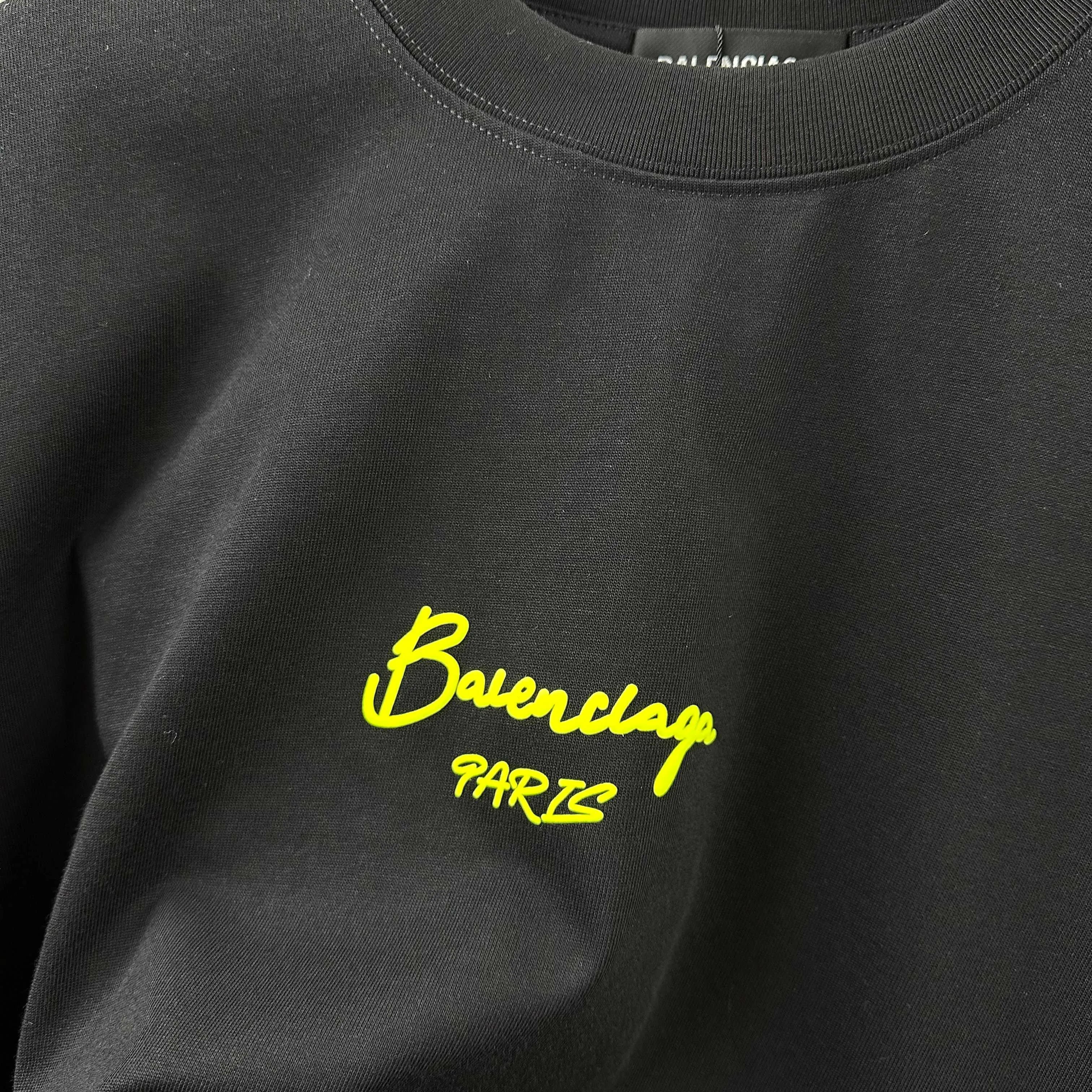 🅿️190 BALENCI*GA Paris 2025 spring and summer new short-sleeved T-shirt Classic letter three-dimensional foam + silicone technology Customized double yarn plain cotton fabric Short-sleeved T-shirt Unisex Color: Black White Size: S (90-130 catties) M (120-150 catties) L (140-165 catties) XL (160-180 catties) XXL (180-210 pounds)