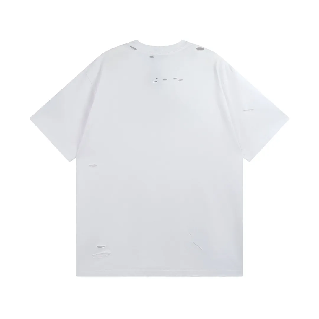 🅿️166 Detailed picture [Top version. Official website quality] BALENCI*GA/Paris. Classic letter LOGO printed ready-to-wear, washed, distressed, hole-cut, short-sleeved T-shirt. Brick cabinet synchronization. The fabric is made of Paris ZP custom-woven and dyed 100% cotton double yarn compact cotton. The weight is 260 grams, the cloth surface is clean. The cloth pattern is clear, soft and comfortable. The threads are dyed with no color difference. The classic pattern is printed with environmentally friendly imported materials, straight cracks and cracked glue. Precision printing screen, the letters are clear and the effect is three-dimensional. Restored brick cabinet. Ready-made garments are washed and worn, many people grind and cut them by hand. Production is done with heavy craftsmanship. Different market currency. Welcome to compare. The version adopts OS loose shoulder version. Same style for men and women. Coding: BL223033 Color: black, white, dark coffee, purple, lake blue, red, army green Size: XS to L