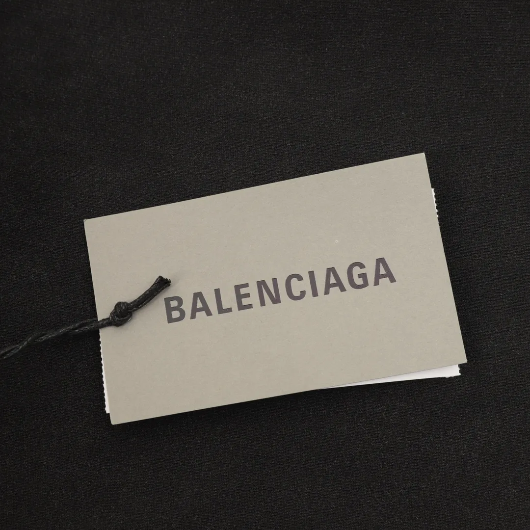 🅿️580 Balenciaga/Balenciaga Double B embroidered washed hooded sweatshirt. The fabric is made of Paris ZP custom-woven and dyed cotton terry fabric. The weight is 400 grams. The cloth surface is clean, the cloth pattern is clear, soft and comfortable, the color fastness is good, and it is not easy to change color - it is custom-woven and dyed without color difference, BLCG The double B lock logo is made with Tajima embroidery machines imported from Japan. The ready-made garments are aged and fried, with ultra-high craftsmanship. The version adopts a loose OS silhouette design. Size: XS-L