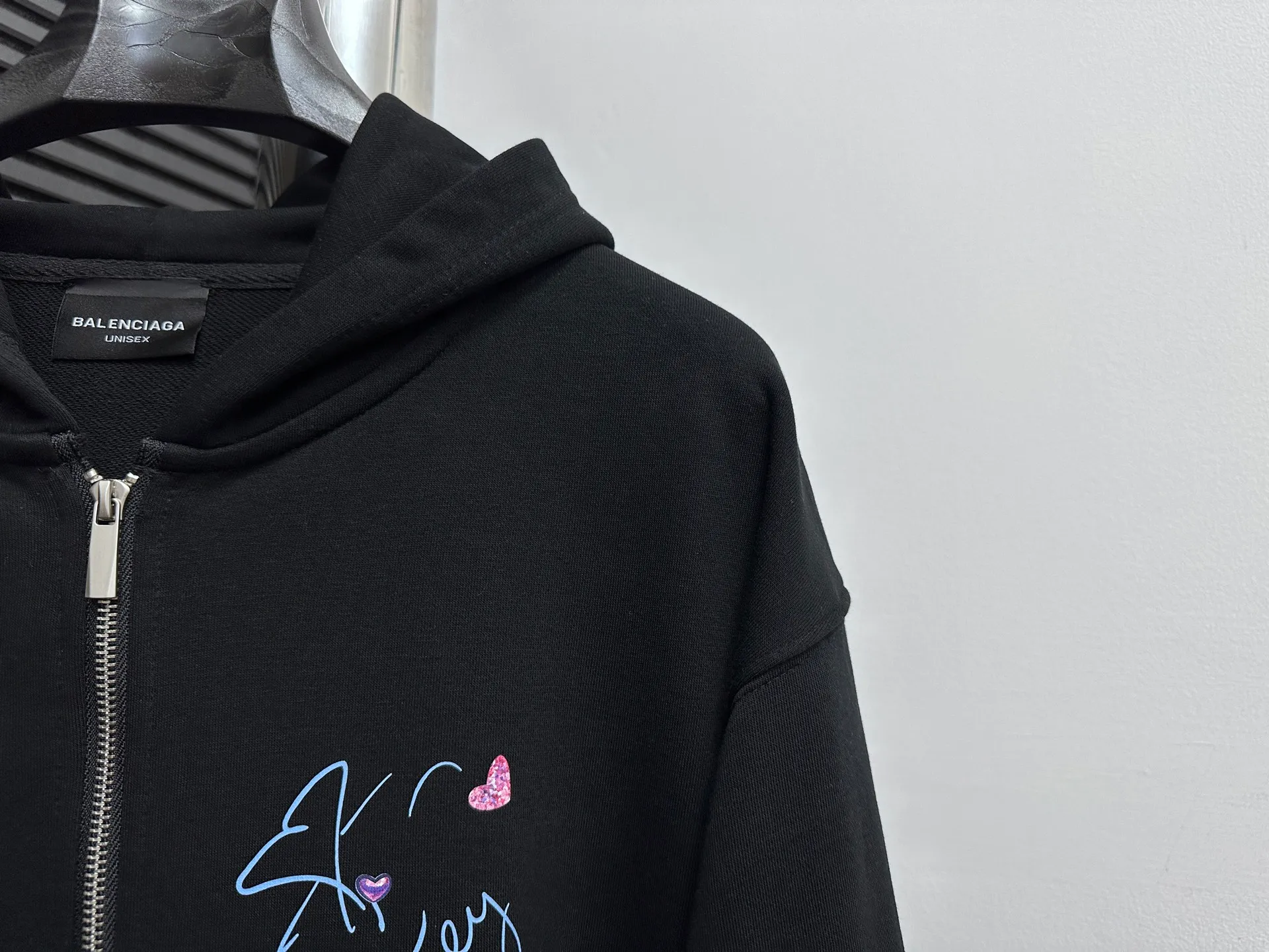 🅿️330 【BALENCIaGA】Paris Notes Singer Portrait Hooded Sweatshirt. The fabric surface is clean. The fabric pattern is clear, soft and comfortable. The threads are dyed with no color difference. The tape is stamped with imported transparent glue. The effect is three-dimensional. Restore brick cabinets, adopt OS loose shoulder style. Same style for men and women. Size: S-XL