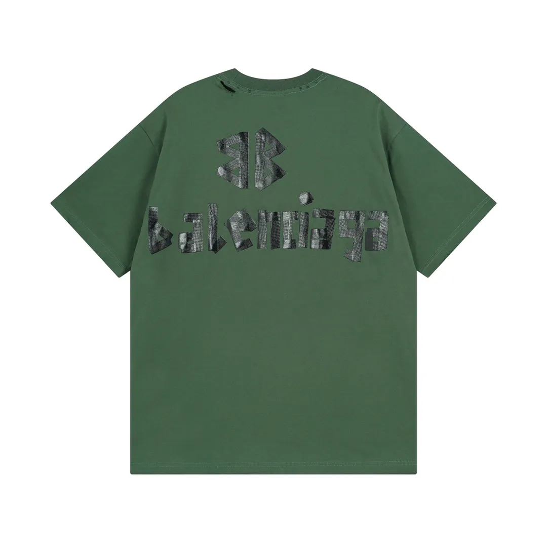 🅿️194 Detailed picture [Top version. Official website quality] BALENCI*GA/Paris. 23ss latest classic model. Tape pulp printing. Ready-to-wear washed and distressed short-sleeved T-shirt. Brick cabinet synchronization. The fabric is made of Paris ZP custom-woven and dyed 100% cotton double yarn compact cotton. The weight is 260 grams, the cloth surface is clean. The cloth pattern is clear, soft and comfortable, and the thread is dyed with no color difference. The classic pattern is printed with environmentally friendly imported materials, and the tape pattern is glued. The letters are clear and the effect is three-dimensional. Restored brick cabinet. The garments were washed and aged, and polished by many hands. Produced by ultra-heavy craftsmanship, the market currency is very different, welcome to compare.                                 Note⚠️ZP is made of iron gray garments that are washed and distressed. Pay attention to the big difference! Welcome to compare! The version adopts OS loose shoulder version. The same style for men and women. Code: BL223089 Color: iron gray, white, fluorescent green, gray blue, coffee color, fog blue, beige gray, burgundy, green, floral gray Size: XS S M L