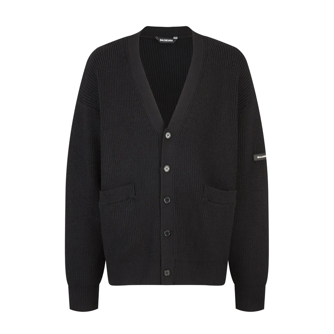 🅿️520 [Exclusive supply] BLCG sleeve-arm silicone leather label knitted cardigan (black) The original version was purchased and developed for 16,800. The fabric is made of custom-woven Xinjiang 45-count worsted wool yarn, which is not easy to pill, shrinks, and deforms. Cixing CX model has dual systems, 7 needles and 5 wool knitted piques, synchronized with luxury methods, and 1*1 rib knitting on the hem and cuffs. The large-body pique ingot weave is full of bumps and convexes, the armbands are molded with small glue labels, and the armbands are sewn with hand-cranked threads. Customized natural resin engraved buttons, the whole piece is made of special wool washing technology, OS silhouette is cut in a loose version, different from the old model with 23 fine needles, the latest version and the latest technology, the upper body has a stylish and good texture. Size:S-M-L