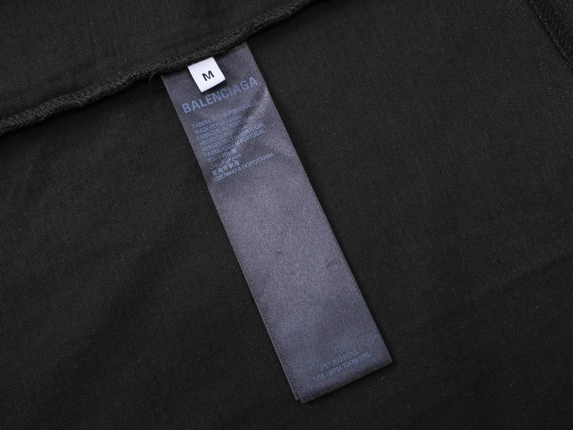 🅿️206 Actual pictures [Top version. Official website quality] BALENCI*GA/26 new model. Balenciaga Music |Britney Series limited edition music cooperation series, front and back direct-print printing, hot diamonds, washed and distressed short-sleeved T-shirt #SS26 latest style. Research and development at the first time, different market currencies. Comparisons welcome. The fabric is made of Paris ZP custom-woven and dyed cotton double yarn. Weighing 260 grams, the cloth surface is clean. The cloth pattern is clear, soft and comfortable. The threads are dyed with no color difference. Printing adopts computer direct printing. Garments are washed and aged. Jubie market currency. Welcome to compare. The version adopts OS loose shoulder design. Same style for men and women. Code: BL253701 Color: washed black, floral gray Size: XS S M L