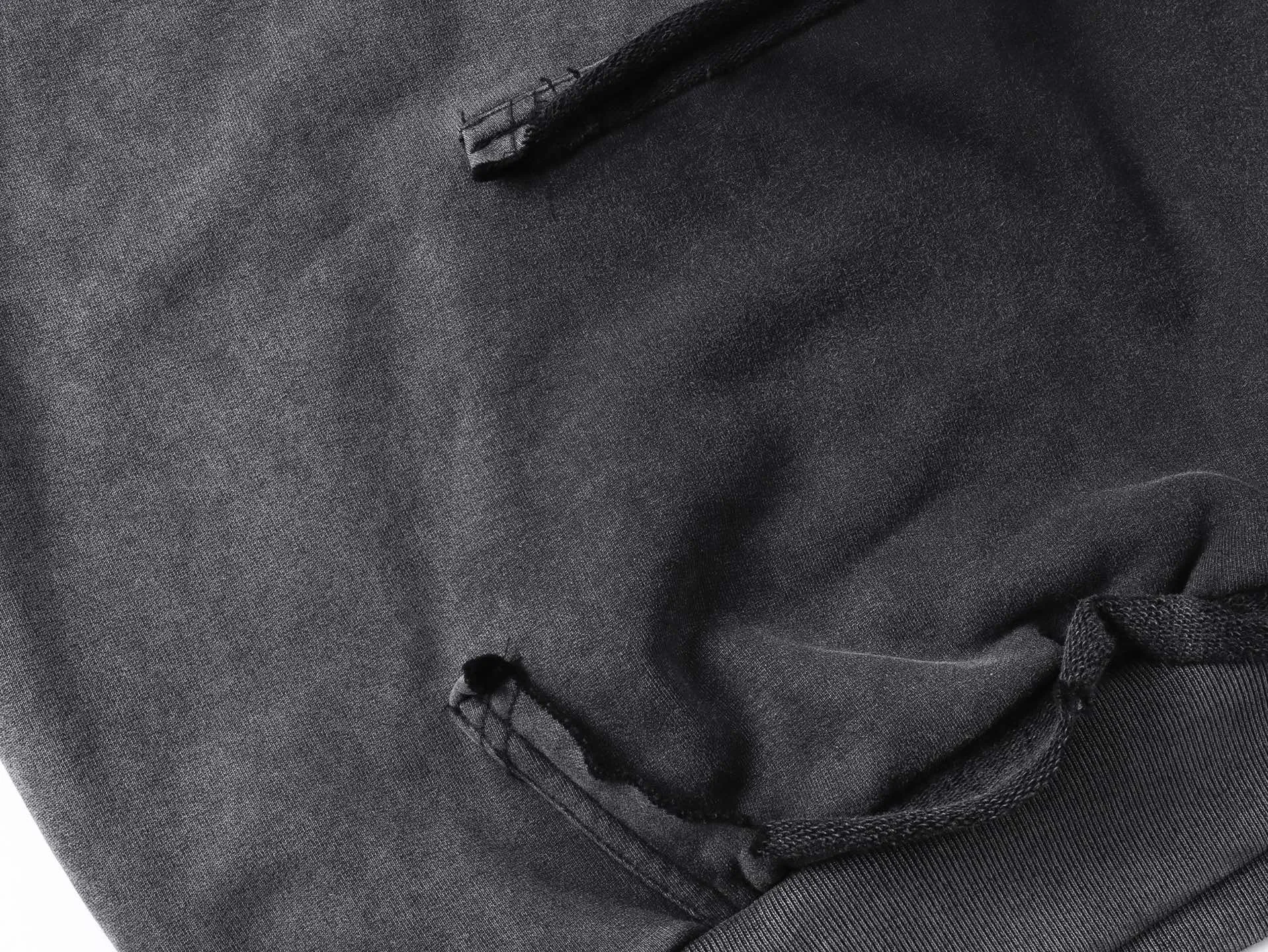🅿️390 Detailed Picture [Top version. Official website quality] BALENCI*GA/Paris. 25ss latest model. Overweight craftsmanship. Masking tape direct-printing, LOGO embroidery on the front, open pockets on both sides, ready-to-wear hooded long-sleeved sweatshirt with washed distressing. The brick cabinets are synchronized. The fabric is made of Paris ZP custom-woven and dyed cotton sweatshirt. Weighing 460 grams, the cloth surface is clean. The cloth pattern is clear, soft and comfortable, and the threads are dyed with no color difference. The classic pattern is printed using computer direct printing. The front chest is embroidered using a computerized embroidery machine. The letters are clear and the effect is three-dimensional. Restored brick cabinets. Ready-made clothes washed and aged. Produced by ultra-heavy craftsmanship, the market currency is very different, welcome to compare. The version adopts OS loose shoulder design. The same style for men and women. Code: BL259971 Color: Washed Black Size: XS S M L