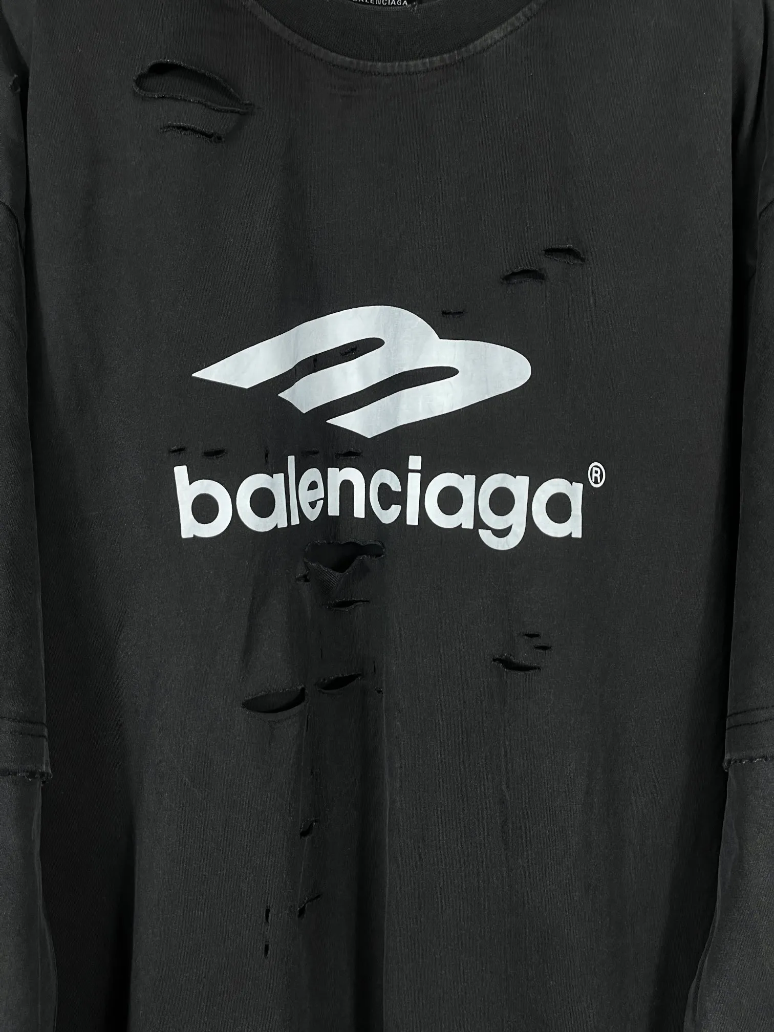 🅿️280 real photos [Top version. Official website quality] BALENCI*GA/Paris BALENCI*GA#25 new model, 3M classic LOGO printed on the chest, washed and worn two-piece long-sleeved T-shirt. Brick cabinet synchronization. Note! ️This model is a two-piece set. Wash water super heavy process. Welcome to compare. The fabric is made of Paris ZP custom-woven and dyed 100% cotton double-yarn compact cotton. The weight is 260 grams. The cloth surface is clean. The cloth pattern is clear. It is soft and comfortable. It has good color fastness and is not easy to change color. The threads are woven and dyed with no color difference. The printing uses imported environmentally friendly materials and the letters are three-dimensional. Comparisons welcome. Restore brick cabinet. The version adopts OS loose shoulder version. Same style for men and women. Code: BL255073 Color: washed black Size: XS S M L