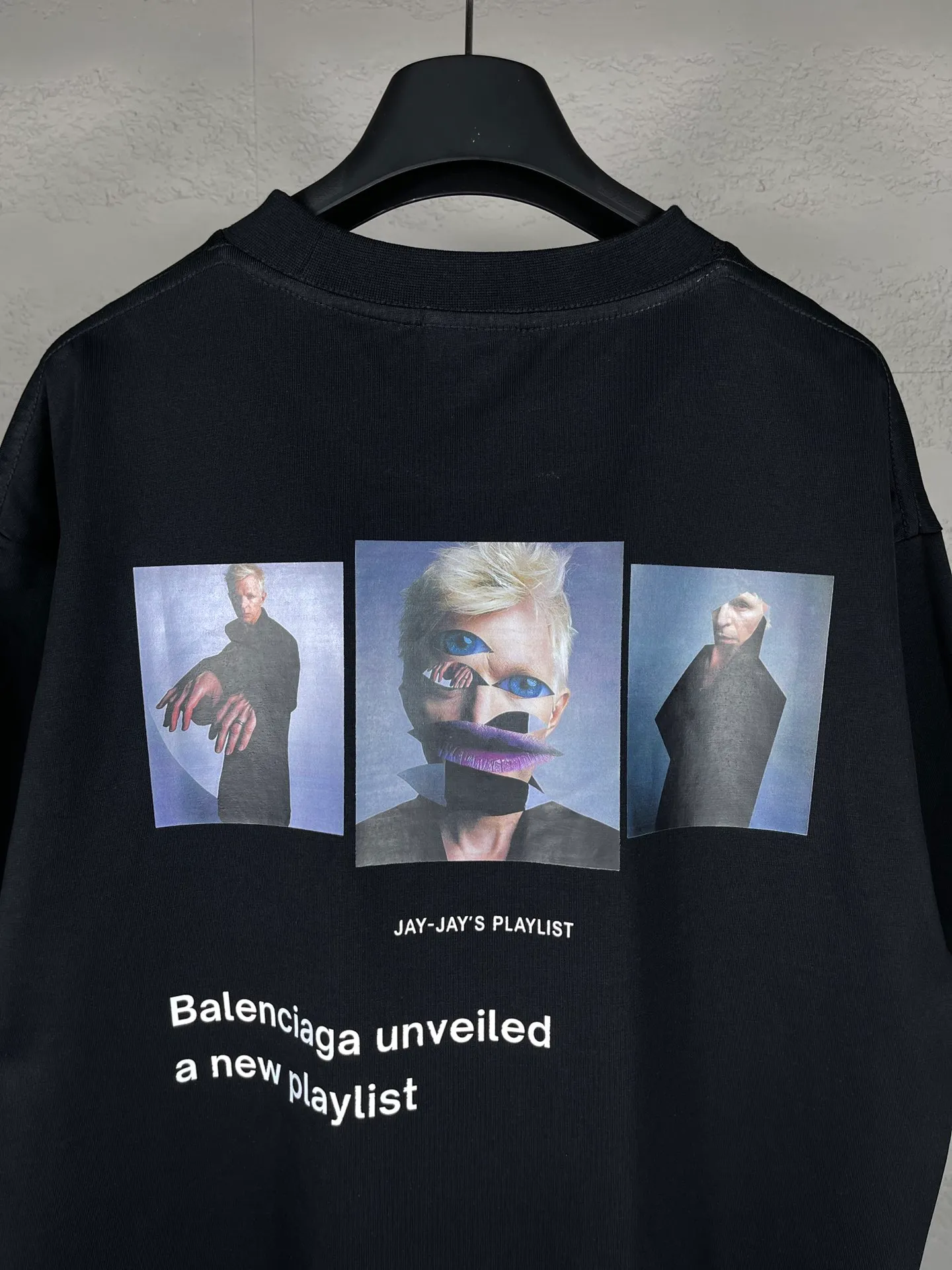 🅿️180 real photos [Top version. Official website quality] BALENCI*GA/Paris. 2024 new style. Front and rear white ink direct-printed short-sleeved T-shirts, brick cabinet synchronization. Genuine product developed at the first time, happy to print and compare! The fabric is made of Paris ZP custom-woven and dyed cotton double yarn. Weighing 260 grams, the cloth surface is clean. The cloth pattern is clear, soft and comfortable. The threads are dyed with no color difference. The classic LOGO uses environmentally friendly imported materials and is directly sprayed with white ink. The letters are clear and the effect is three-dimensional. Restore the brick cabinet. Welcome to compare, the version adopts the OS loose shoulder version. Same style for men and women. Code: BL223320 Color: black, white, size: XS to L