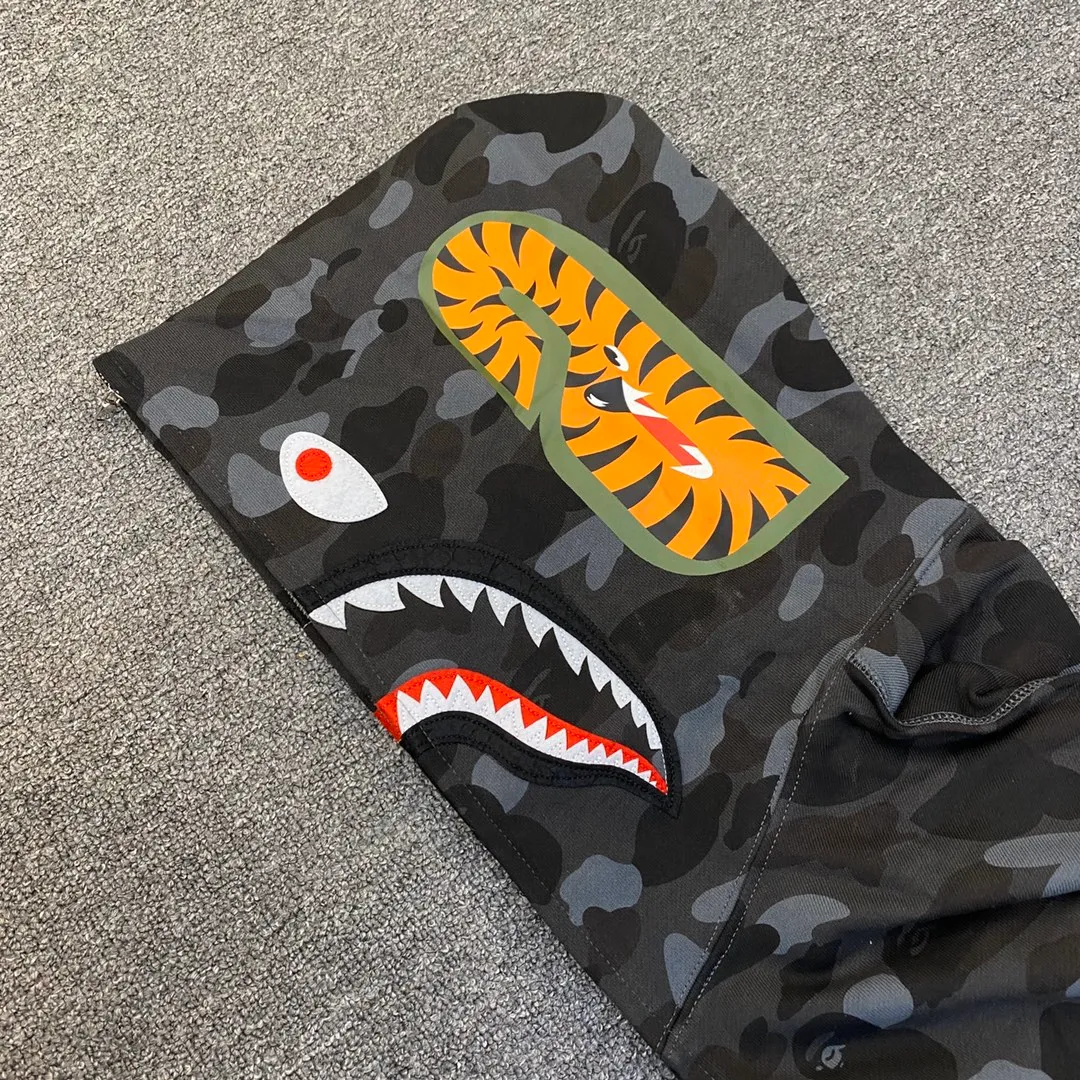 💰380 BAPE 1ST CAMO SHARK FULL Classic counter model Camouflage shark hooded zipper sweatshirt Machine-printed camouflage Top-quality fabric High-end 1:1 replica Customized fabric Couple model: S—XXL [Camouflage yellow, Camouflage green, Camouflage red, Camouflage purple, Camouflage blue, Camouflage gray]