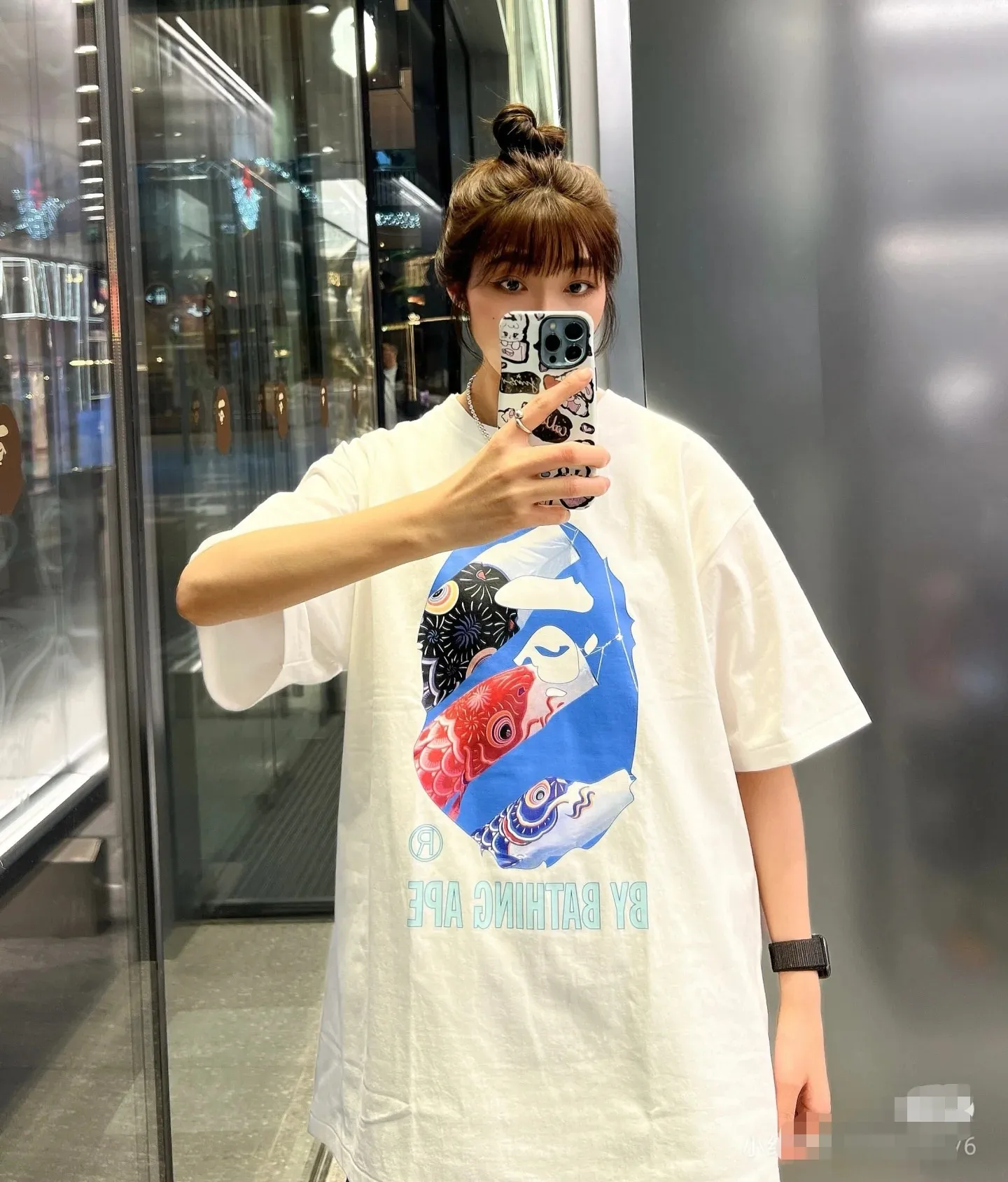 P110 001109 BAPE SS25 carp print pattern versatile short-sleeved T-shirt, same style for men and women, size smlxlxxl, black and white