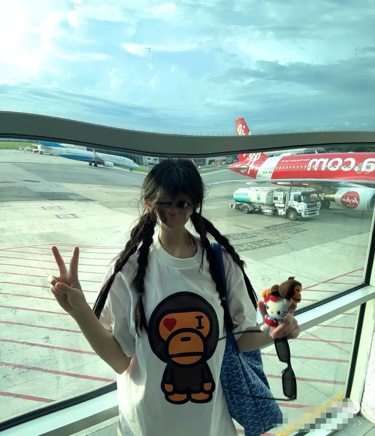 P110 00199 BAPE SS25 Valentine's Day series, heart-shaped eyes monkey round neck short-sleeved T-shirt, same style for men and women, size smlxlxxl, black and white
