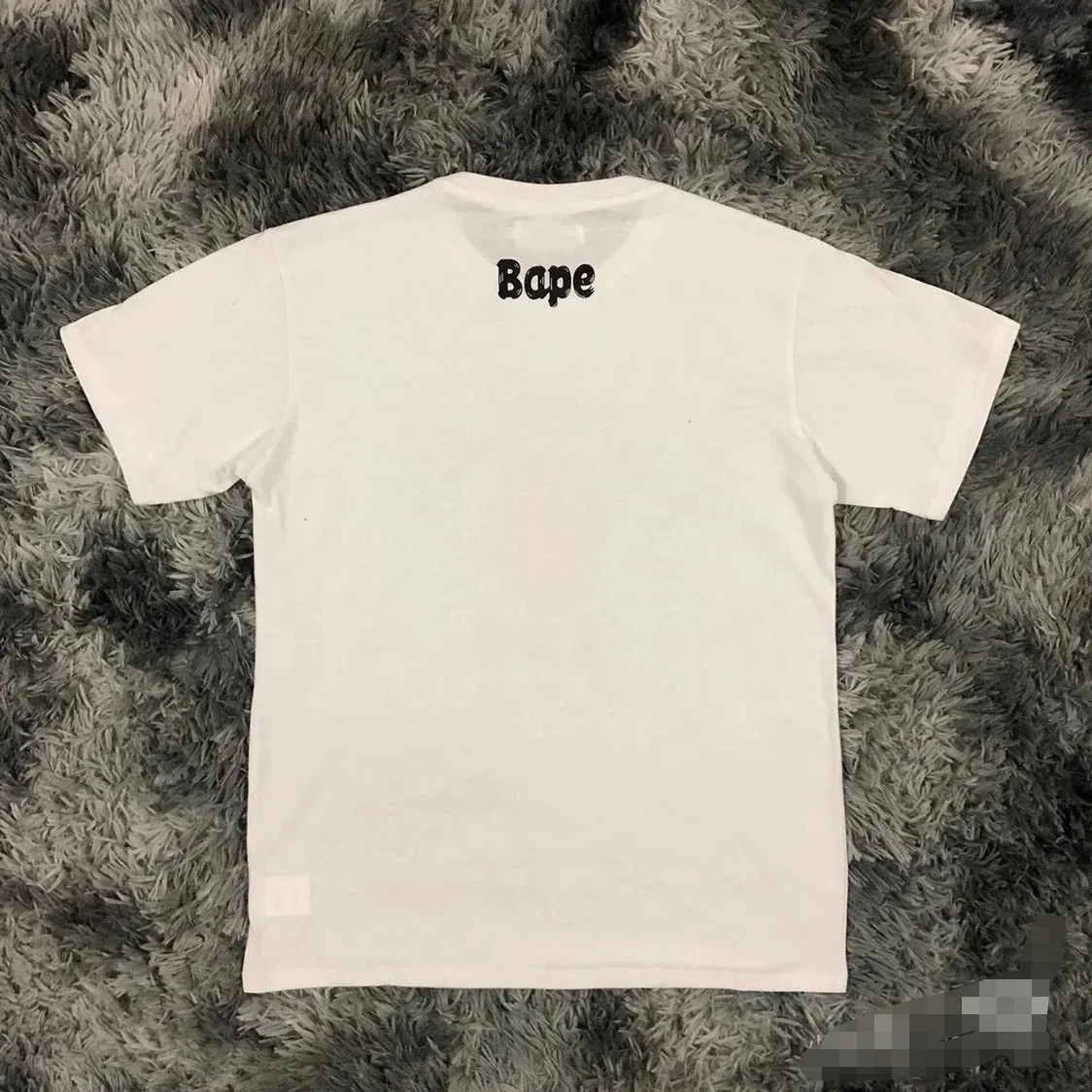 P110 001067 BAPE contrasting ape letter print round neck short-sleeved T-shirt, same style for men and women, size smlxlxxl, black and white