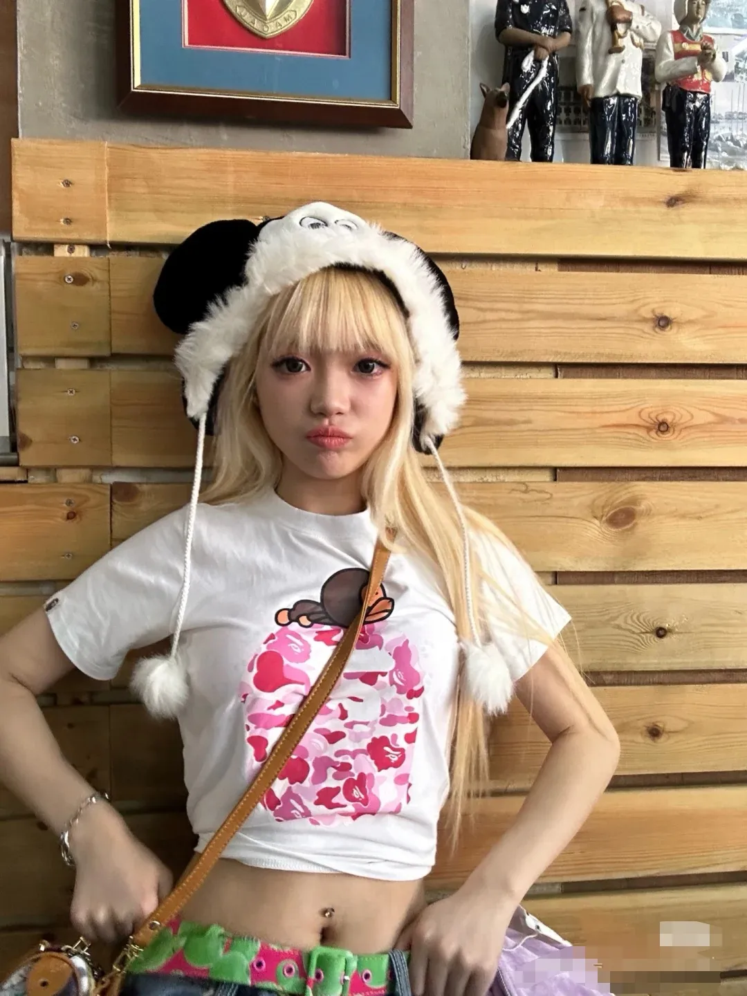 P110 00102 model BAPE SS25 ABC CAMO series ape head orangutan pattern letter print cuff logo camouflage short-sleeved T-shirt same style for men and women code number smlxlxxl white pink, black pink