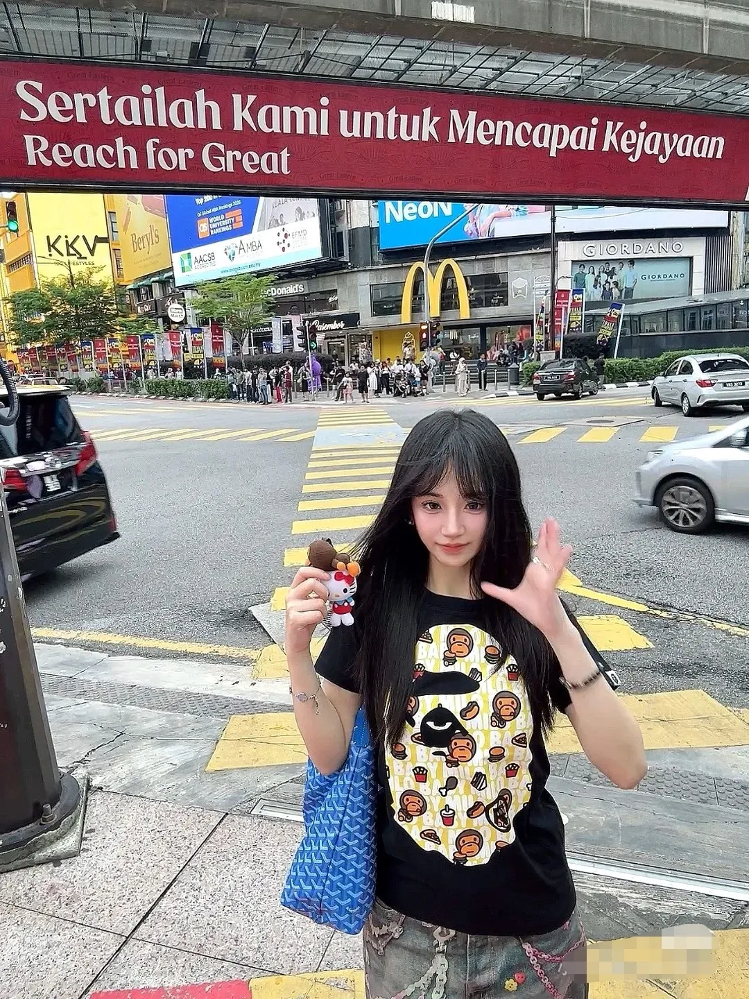 P110 001071 BAPE MILO JUNK FOOD BIG APE HEAD TEE Junk Food Great Ape Short-sleeved T-shirt, same style for men and women, size smlxlxxl, black and white