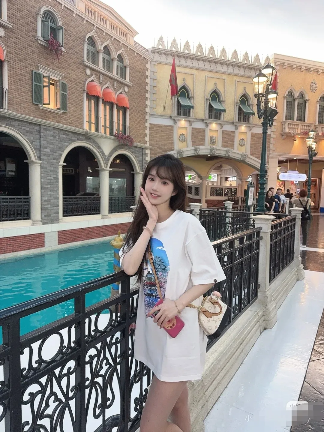 P110 00120 A BATHING APE BAPE SS23 SAKURA cherry blossom series cherry blossom print round neck loose short-sleeved T-shirt, same style for men and women, size smlxlxxl, black and white
