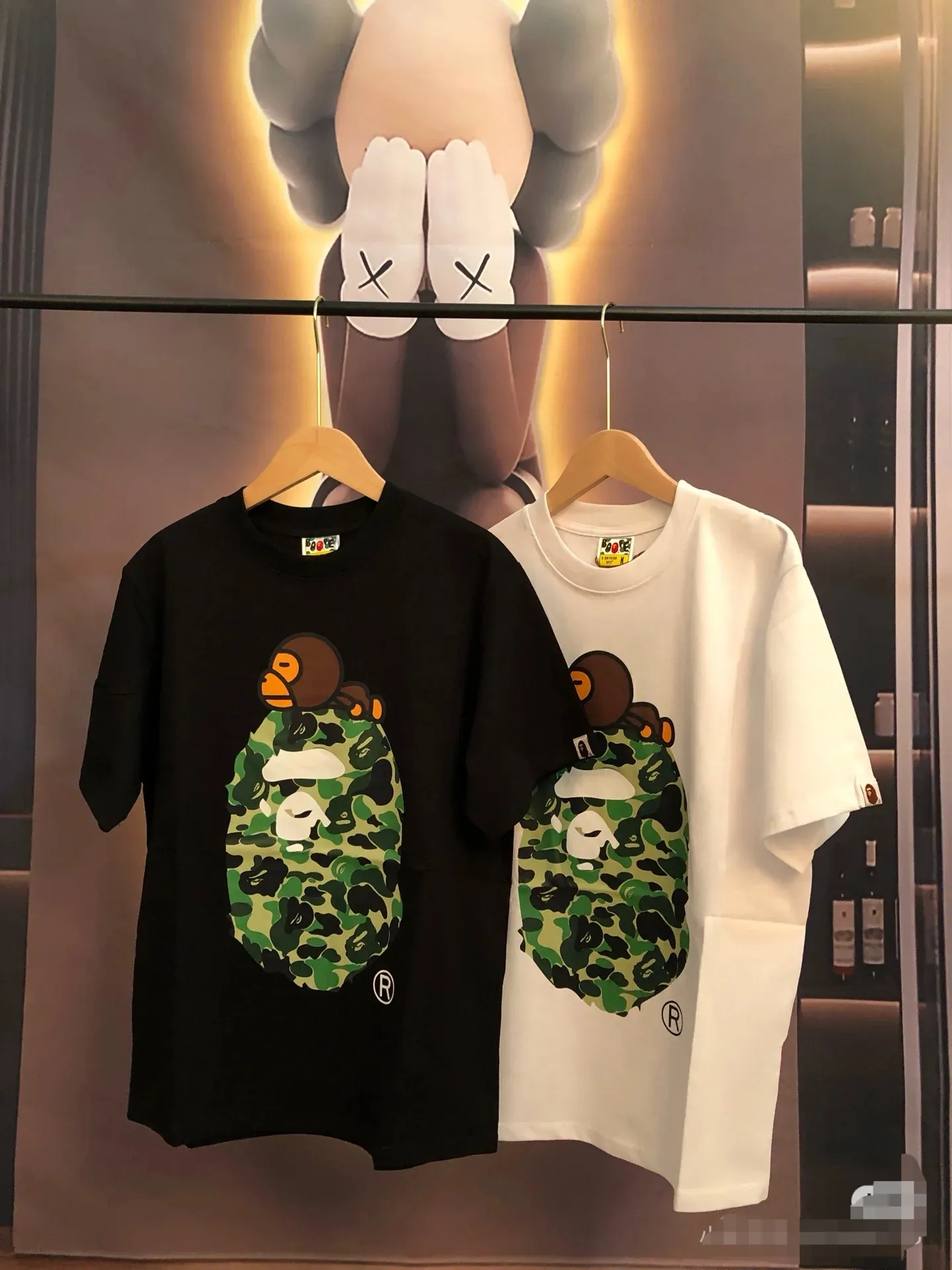 P110 00102 model BAPE SS25 ABC CAMO series ape head orangutan pattern letter print cuff logo camouflage short-sleeved T-shirt same style for men and women code number smlxlxxl white green, black green