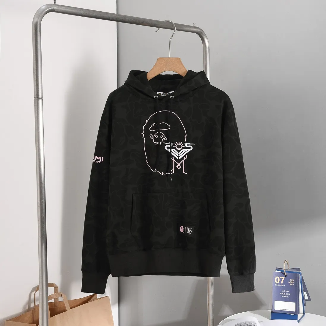 P200 Miami-Model B200 BAPE×inter MIAMI Messi joint Miami International multi-color camouflage hooded sweatshirt Color: black, white, pink Size: S M L XL XXL