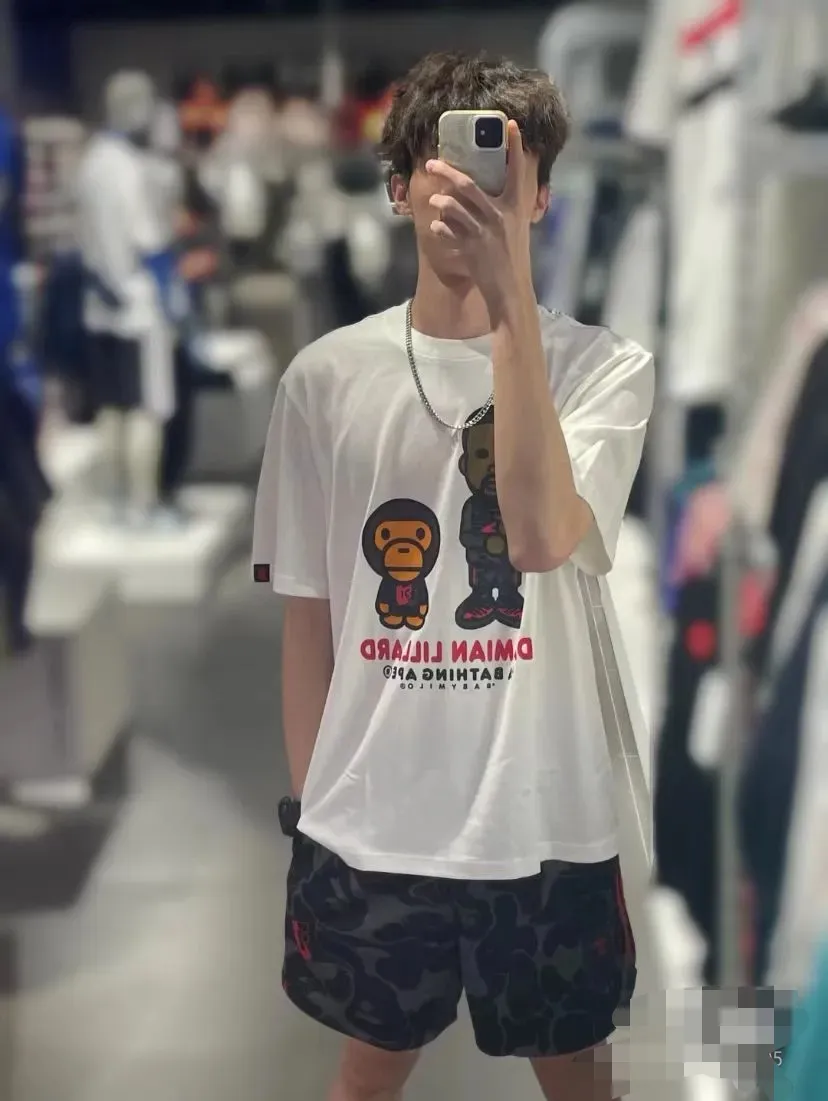 P110 001102 BAPE joint model Dame 9 FW24 Graphic brand logo Lillard cartoon animation short-sleeved T-shirt, same style for men and women, size smlxlxxl, white