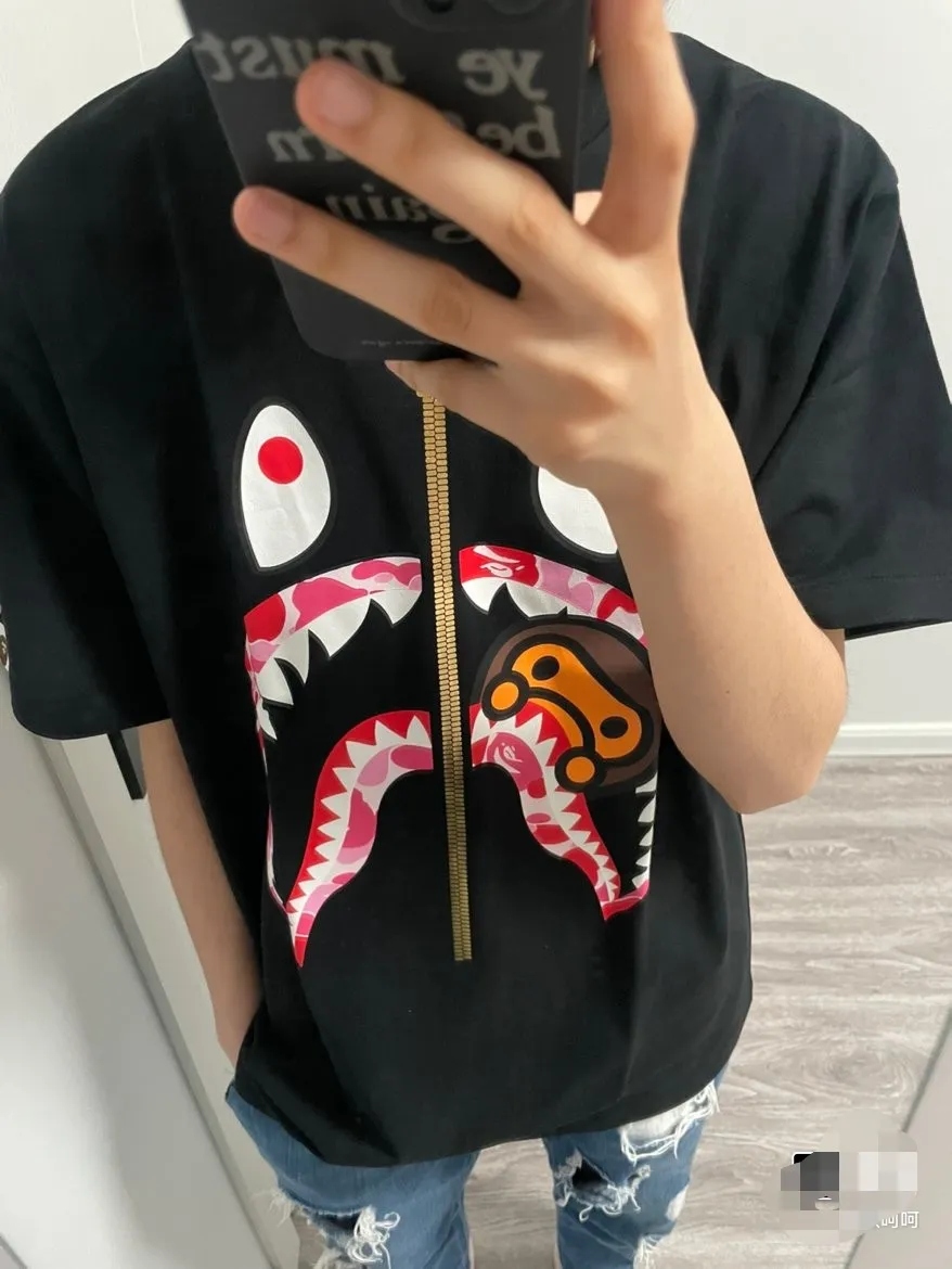 P110 001136 A BATHING APE Bape Bape, shark series Milo shark print round neck pullover short-sleeved T-shirt, same style for men and women, size smlxlxxl, black pink, white pink, black green, white green, black blue, white blue