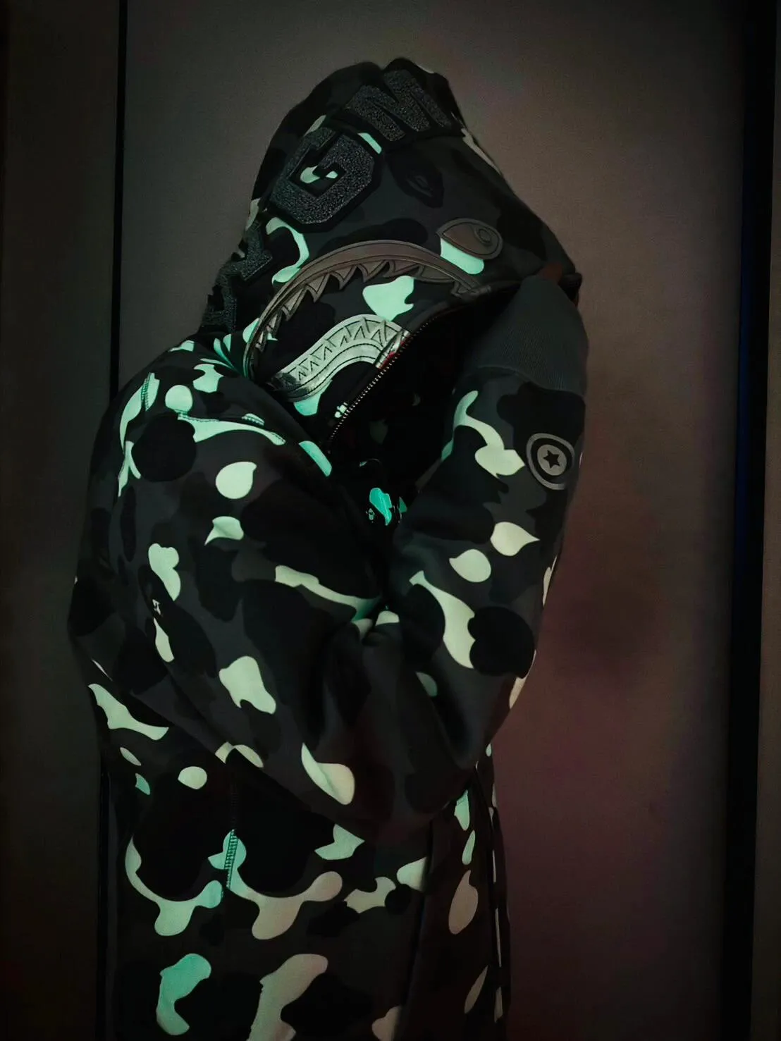 💰410 BAPE CITY CAMO SHARK HOODIE Glow-in-the-dark camouflage laser shark hooded zipper sweatshirt Machine-printed camouflage Top-quality fabric High-end 1:1 replica Customized fabric Couple style: S—XXL [Silver Gray Black]