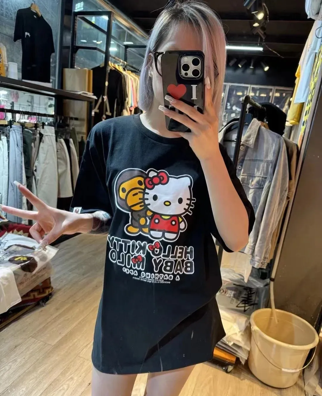 P110 001023 bape hello kitty co-branded printed short-sleeved T-shirt, same style for men and women, size smlxlxxl, black and white