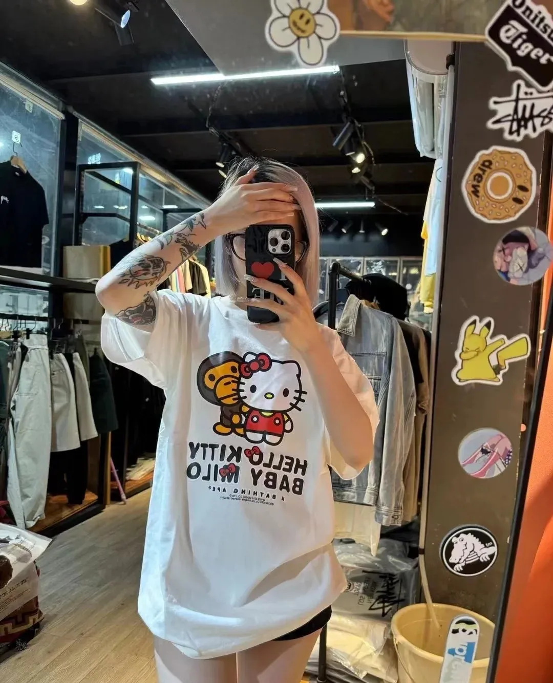 P110 001023 bape hello kitty co-branded printed short-sleeved T-shirt, same style for men and women, size smlxlxxl, black and white