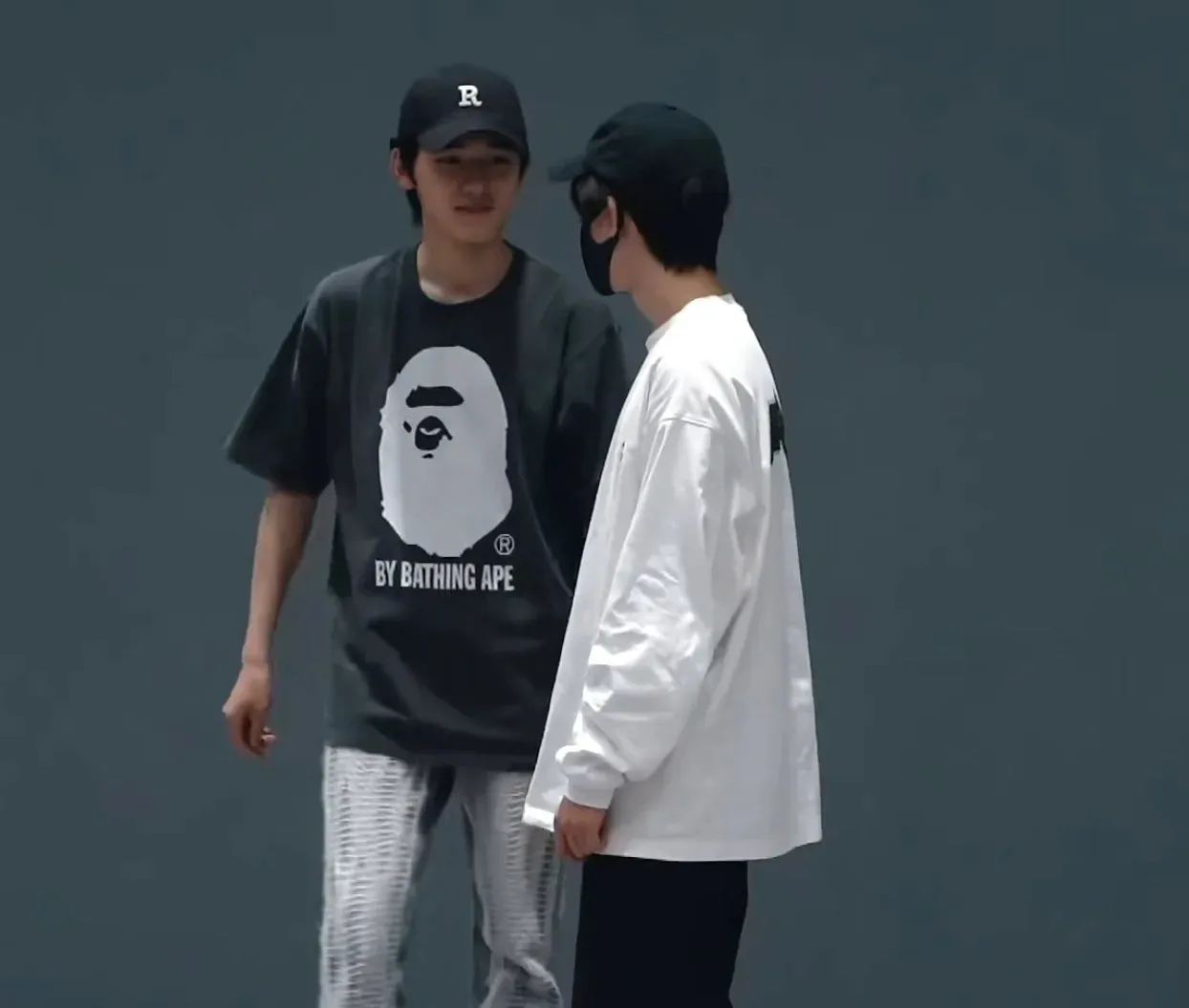 P110 00186 BAPE BICOLOR BY BATHING TEE great ape head short-sleeved T-shirt, same style for men and women, size smlxlxxl, black and white
