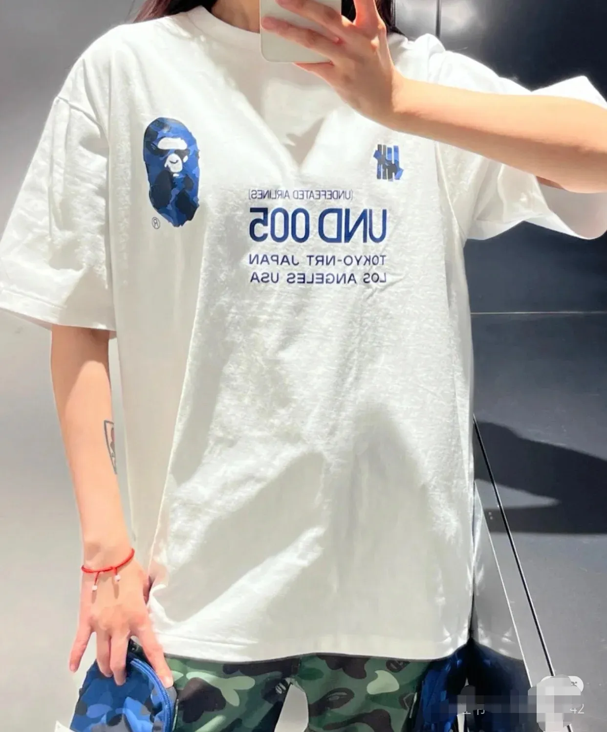 P110 001002 UNDEFEATED x BAPE collaboration series, five-stripe letter pattern printed ape head round neck short-sleeved T-shirt, same style for men and women, size smlxlxxl, black and blue, white and blue