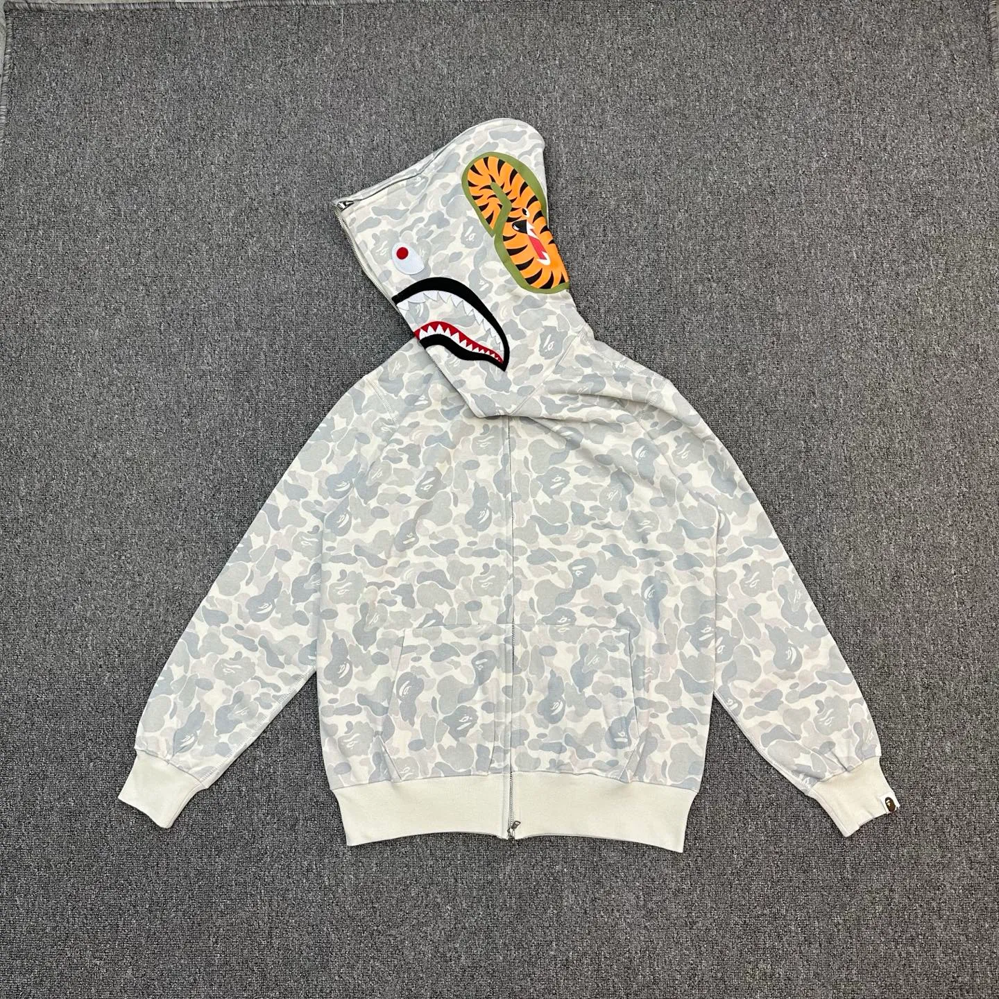 💰420 BAPE STORE® PACK Series FW24 Harajuku City Limited Shark Splicing Zipper Hooded Sweatshirt Heavy Industry Double Zipper Customized Fabric High Quality Couple Style: S—XXL [Camouflage Light Grey]