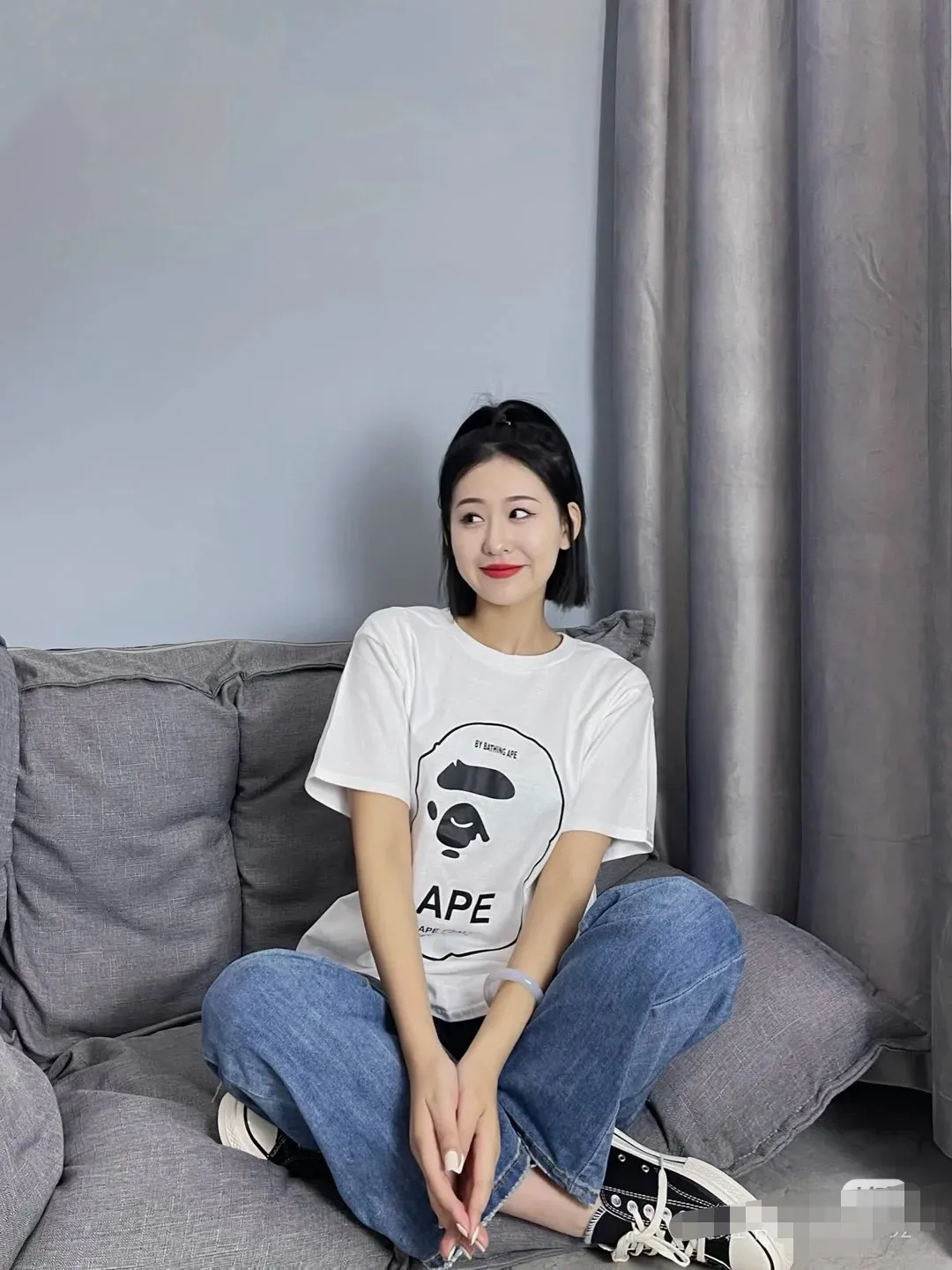 P110 001062 BAPE ape head print short-sleeved T-shirt, same style for men and women, size smlxlxxl, black and white