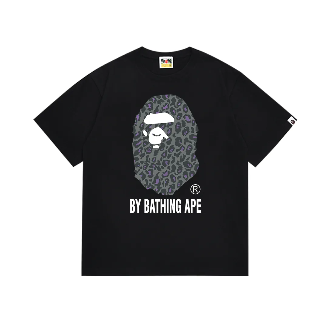 P110 SC027# (top version) BAPE✖️Leopard print camouflage Great Ape head letter printed short-sleeved T-shirt Made of 260 grams of high-quality high-weave pure cotton fabric, double yarn combed, soft and non-pilling texture, imported environmentally friendly printing glue, bright and three-dimensional pattern, quality 💥Same style for men and women, the upper body is fashionable Color: black and white Size: S M L XL XXL