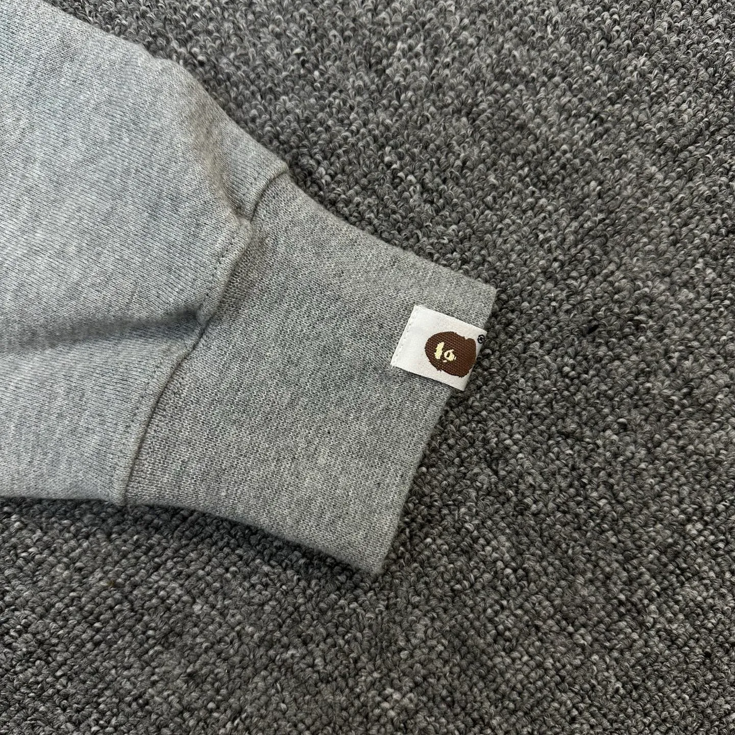 💰380 BAPE A BATHING APE FW24 Ape Man Classic Embroidered Ape Man Badge ZP Open Version 1:1 Customized Fabric Couple Style: S—XXL [Black Gray]