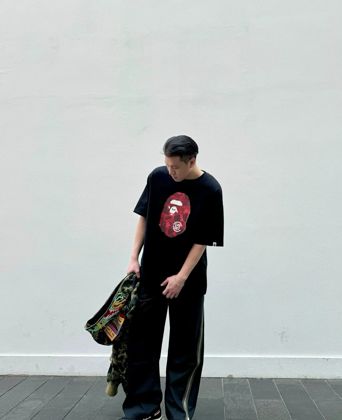 P110 001051 BAPE x CLOT joint model SS25 camouflage pattern round neck short-sleeved T-shirt on the chest, same style for men and women, size smlxlxxl, black and white